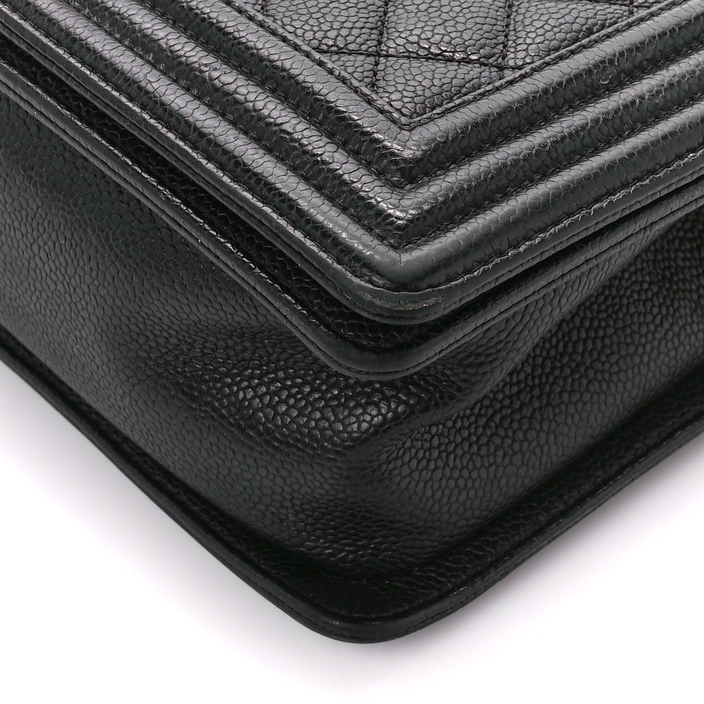 Caviar Quilted Medium Boy Flap Black