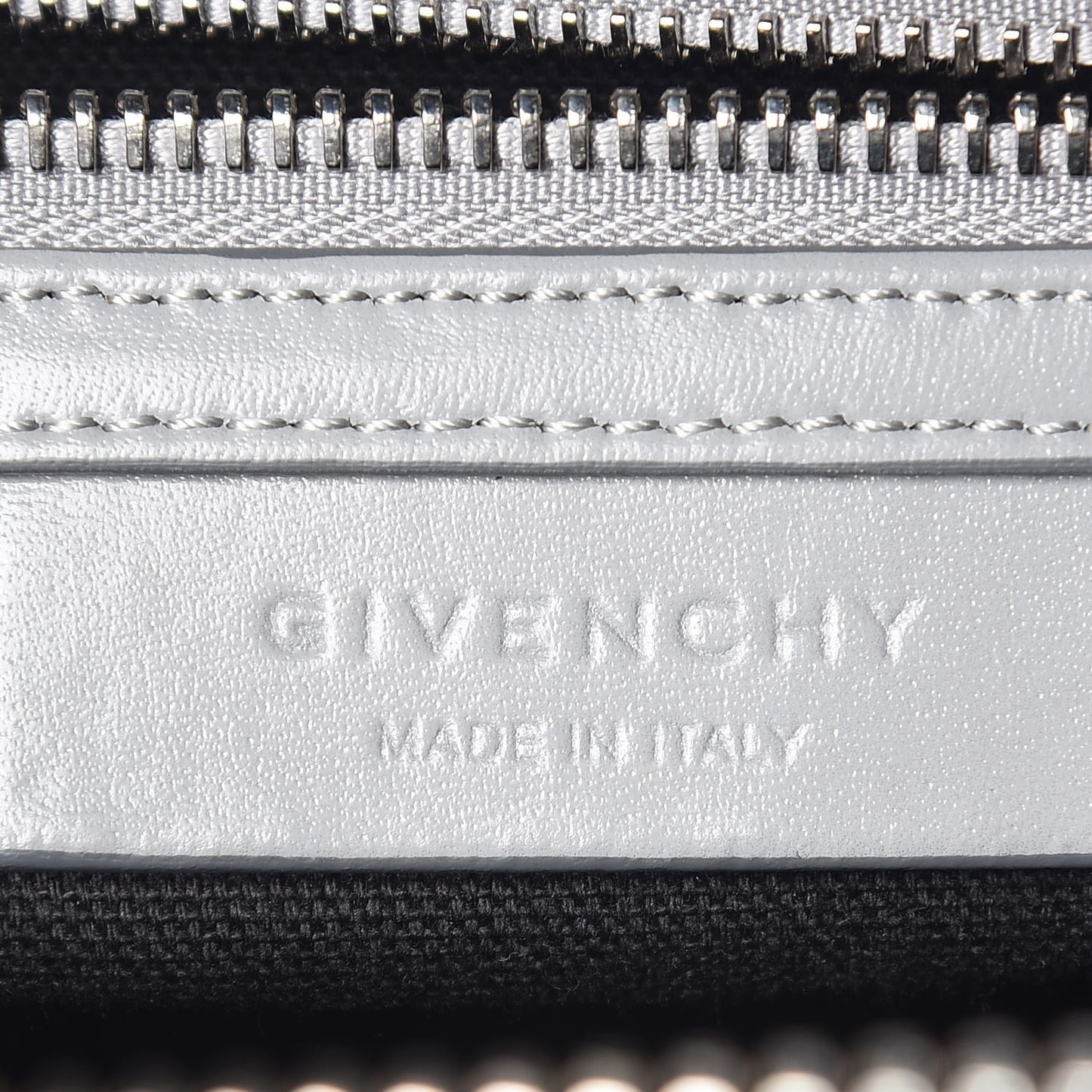 Shiny Lord Calfskin Medium Antigona Pearl Grey