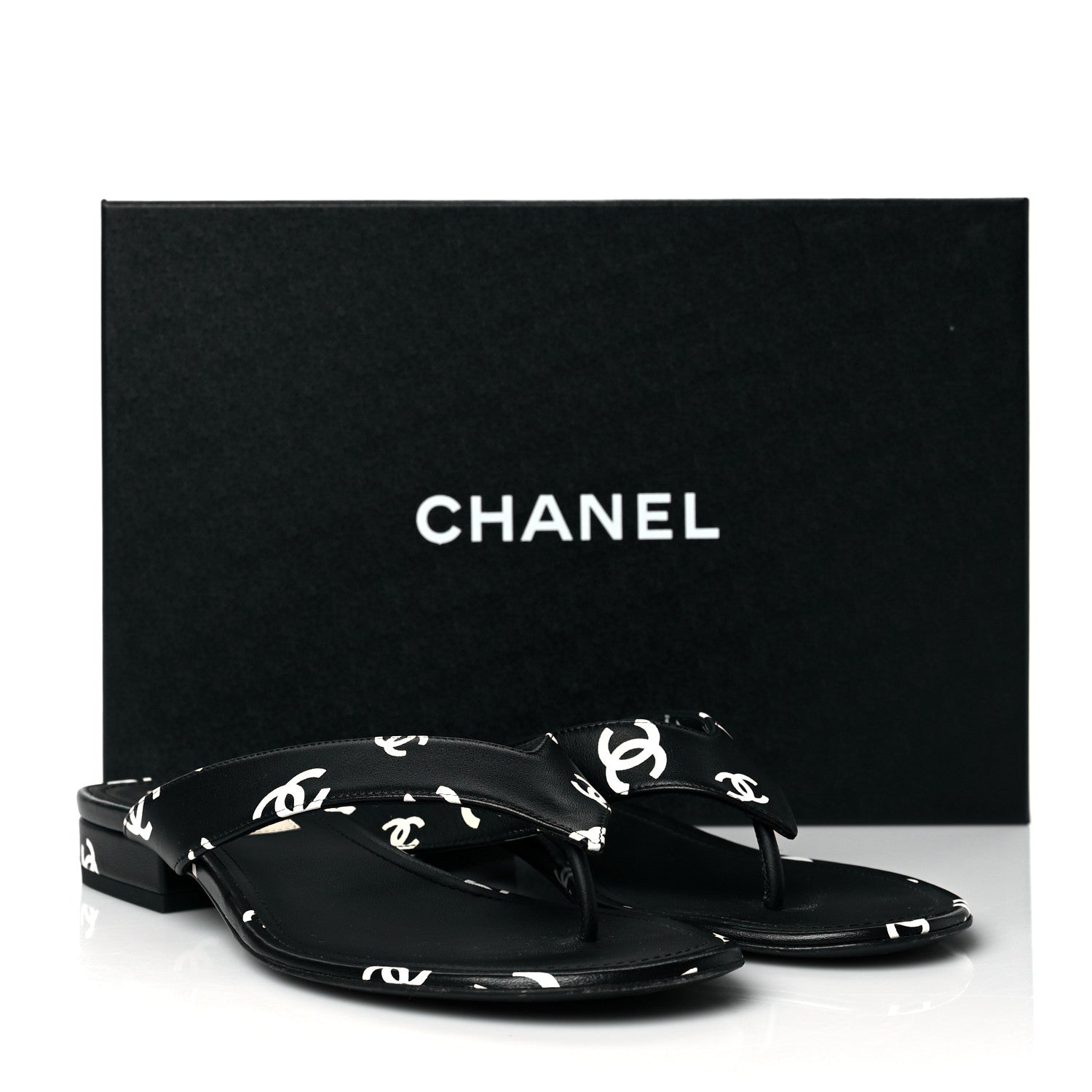 Chanel Lambskin Printed CC Thong Sandals 38.5 Black White 10 of 10