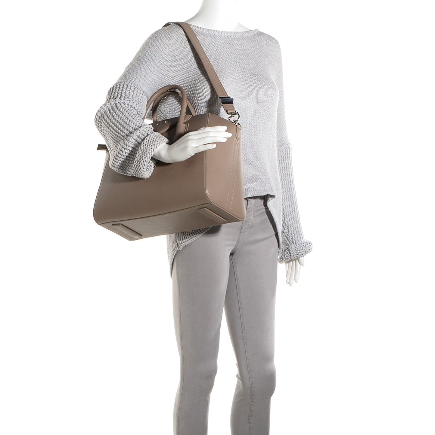 Sugar Goatskin Medium Antigona Sand