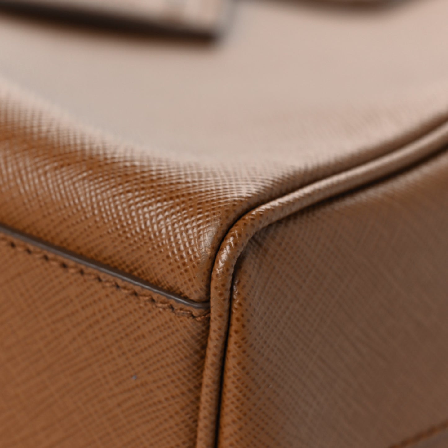 Saffiano Travel Extra Large Galleria Double Zip Tote Cannella