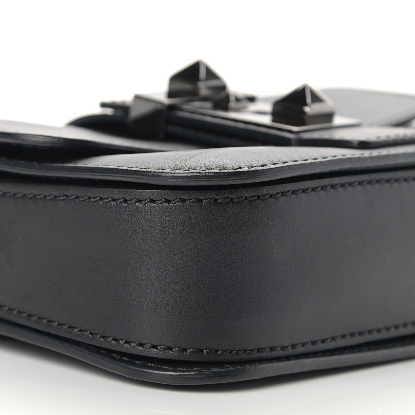 Vitello B-Rockstud Flap Black