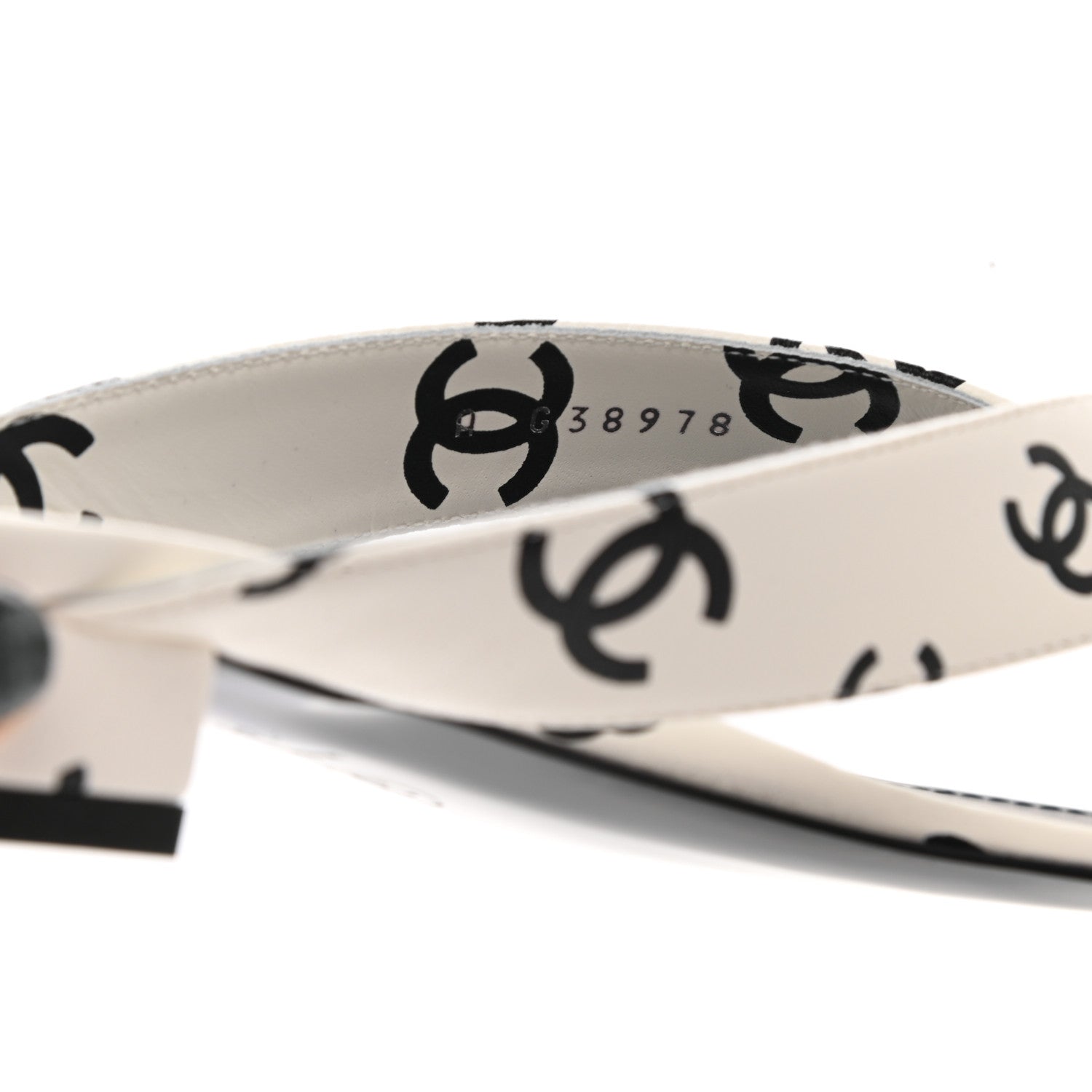 Chanel Printed Lambskin Coco Beach Thong Sandals 38.5 White Black 9 of 9