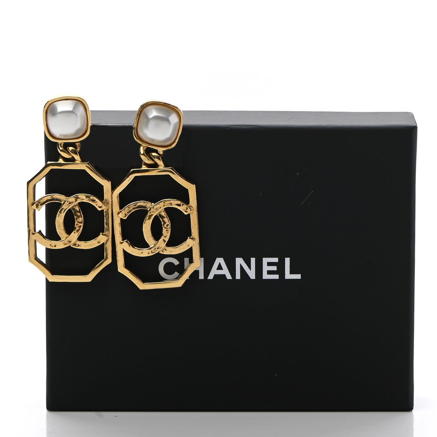 Metal Pearl CC Drop Earrings Gold
