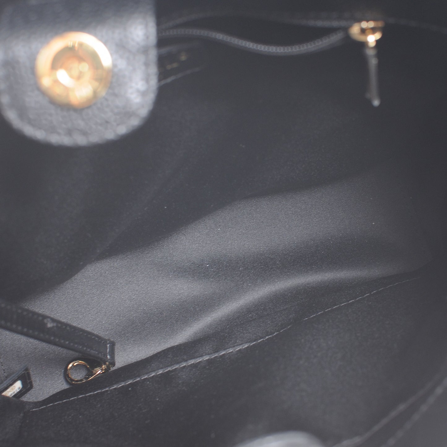 Caviar Petit Shopping Tote PST Black