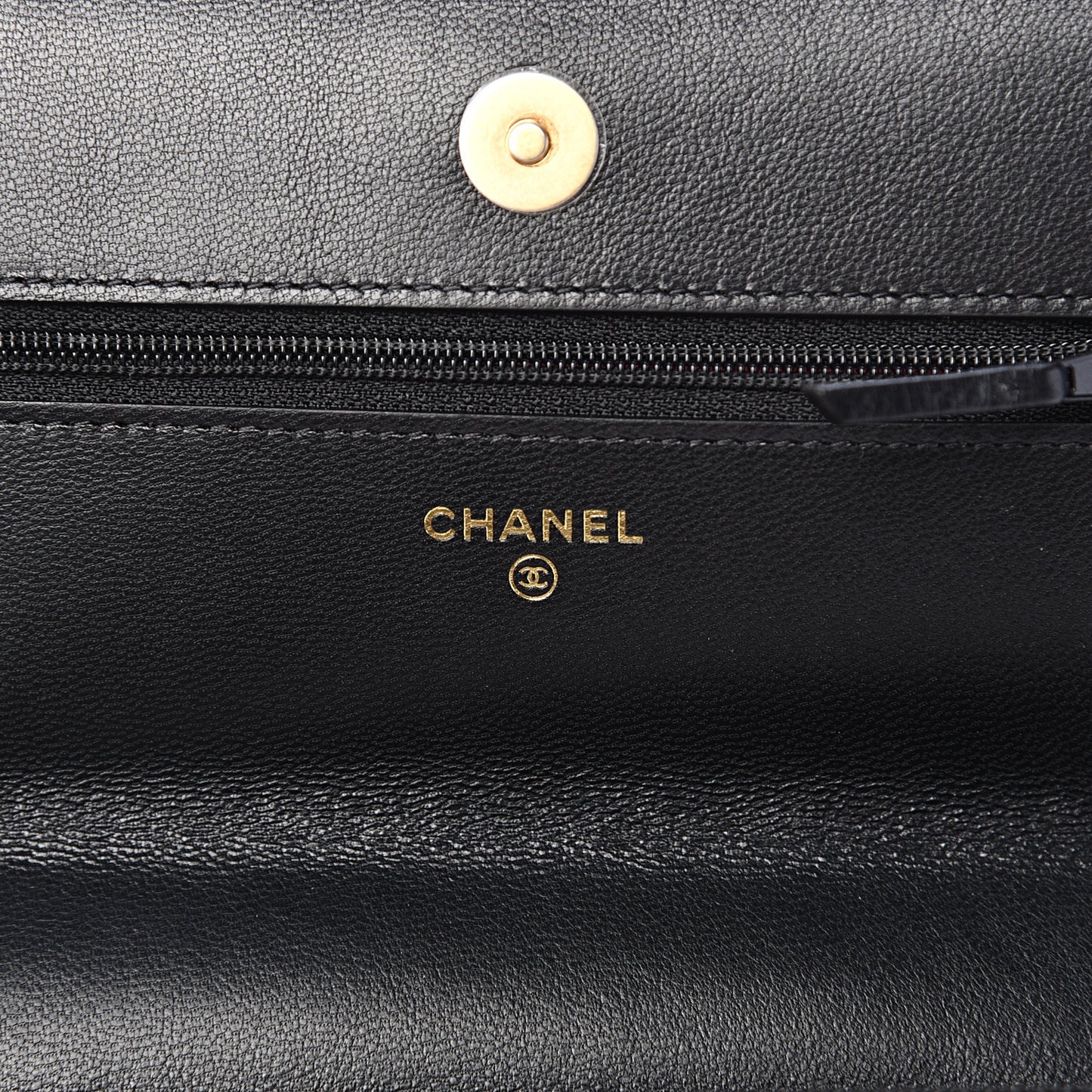 Quilted 19 Wallet On Chain WOC Black
