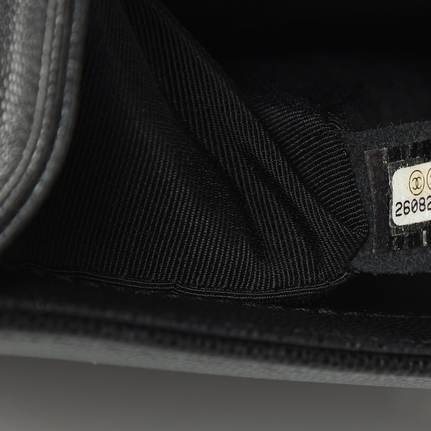 Caviar Quilted Medium Boy Flap Black