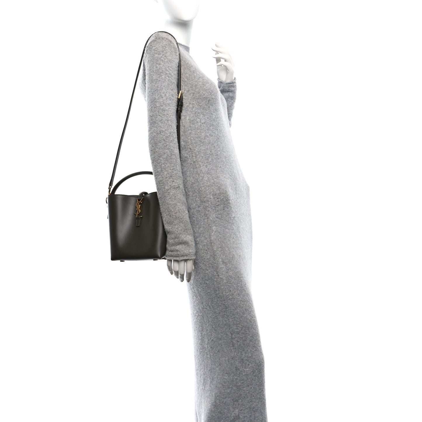 Shiny Calfskin Le 37 Bucket Bag Deep Musk