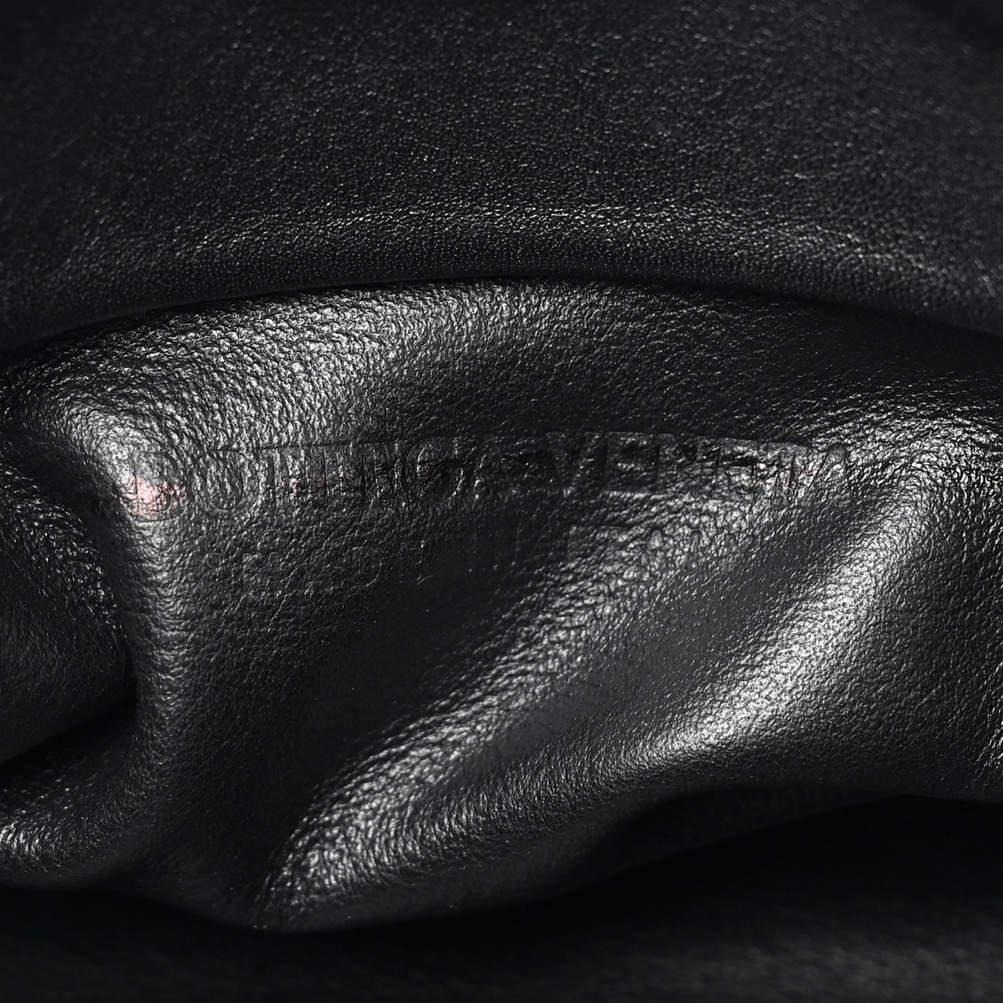 Calfskin The Pouch Chain Black
