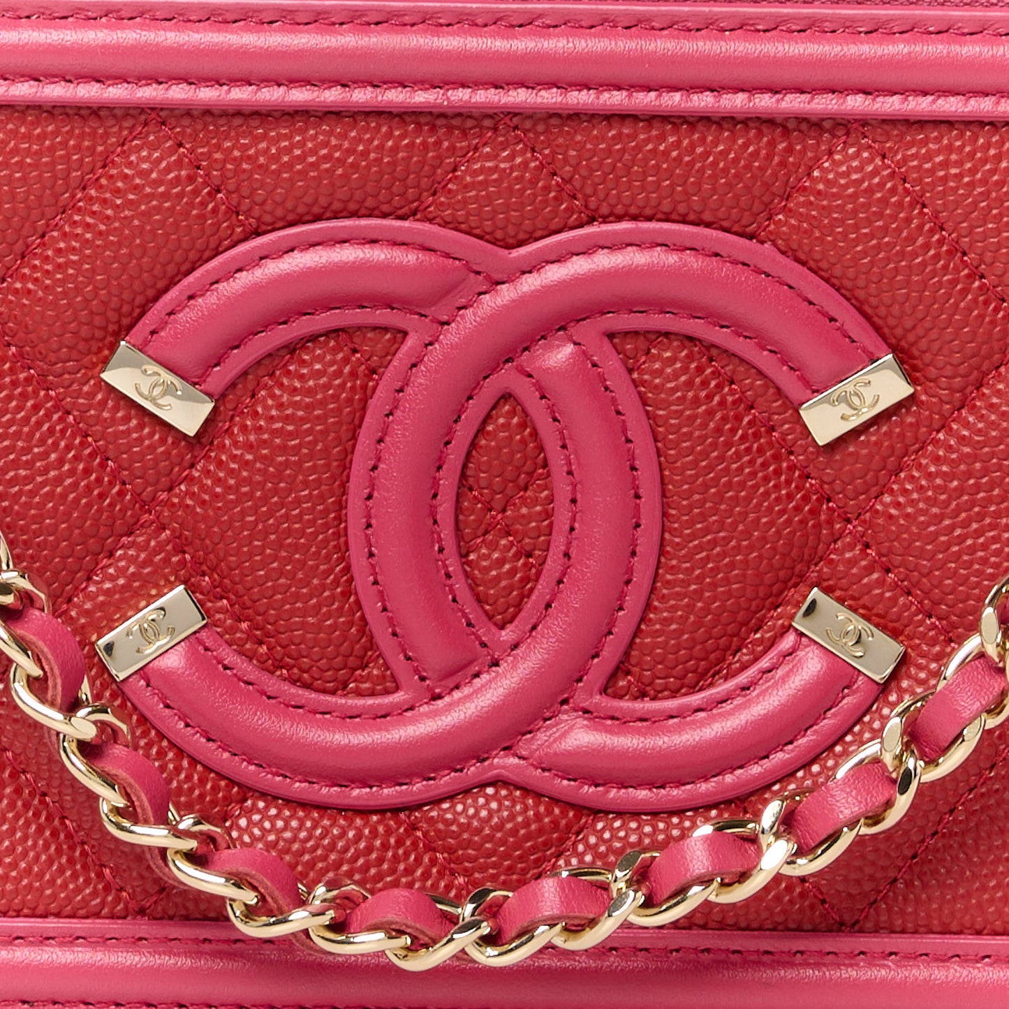 Caviar Quilted CC Filigree Clutch With Chain Red