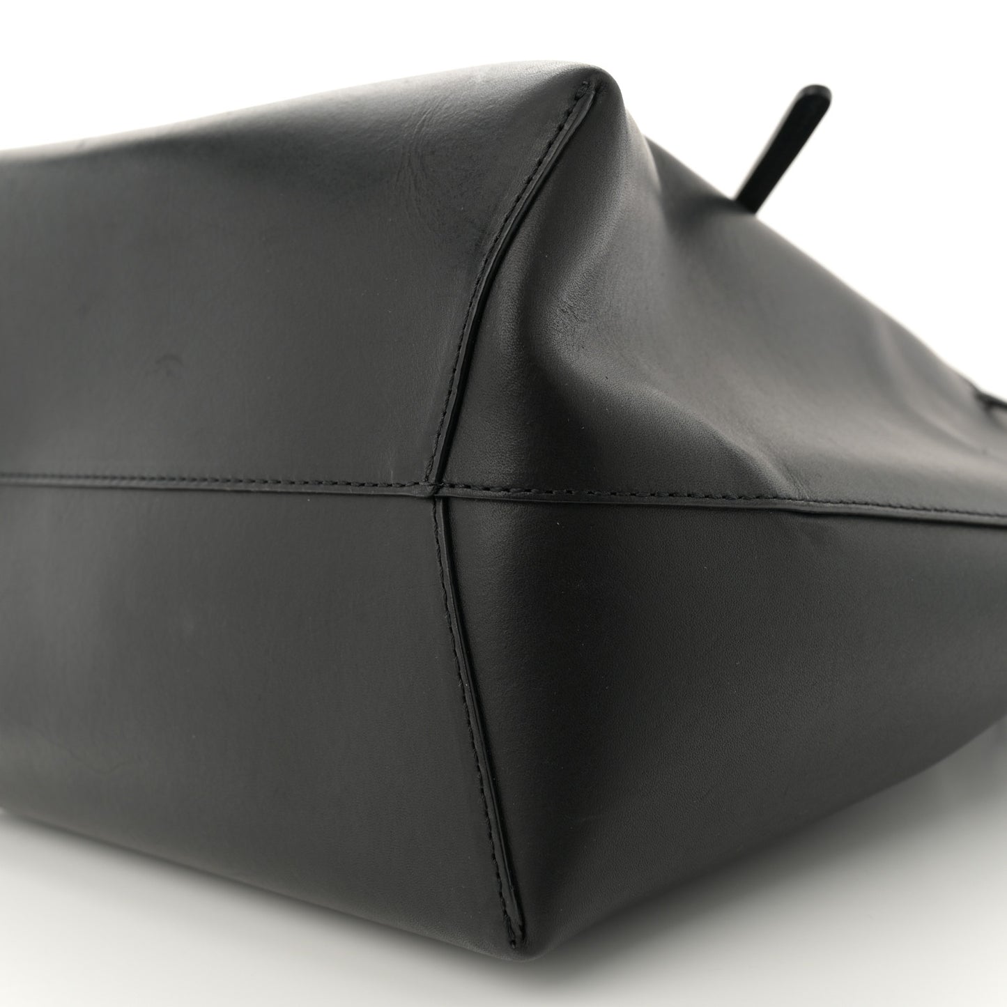 Vegetable Tanned Calfskin Bucket Bag Black Flamma