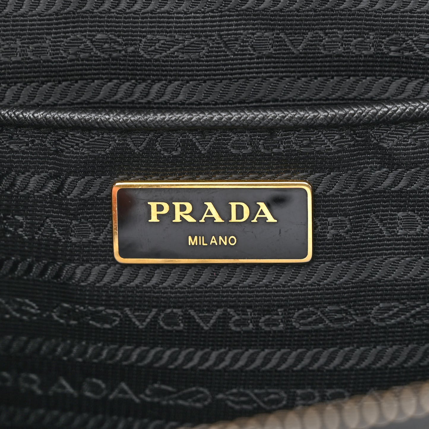Saffiano Medium Galleria Double Zip Tote Black