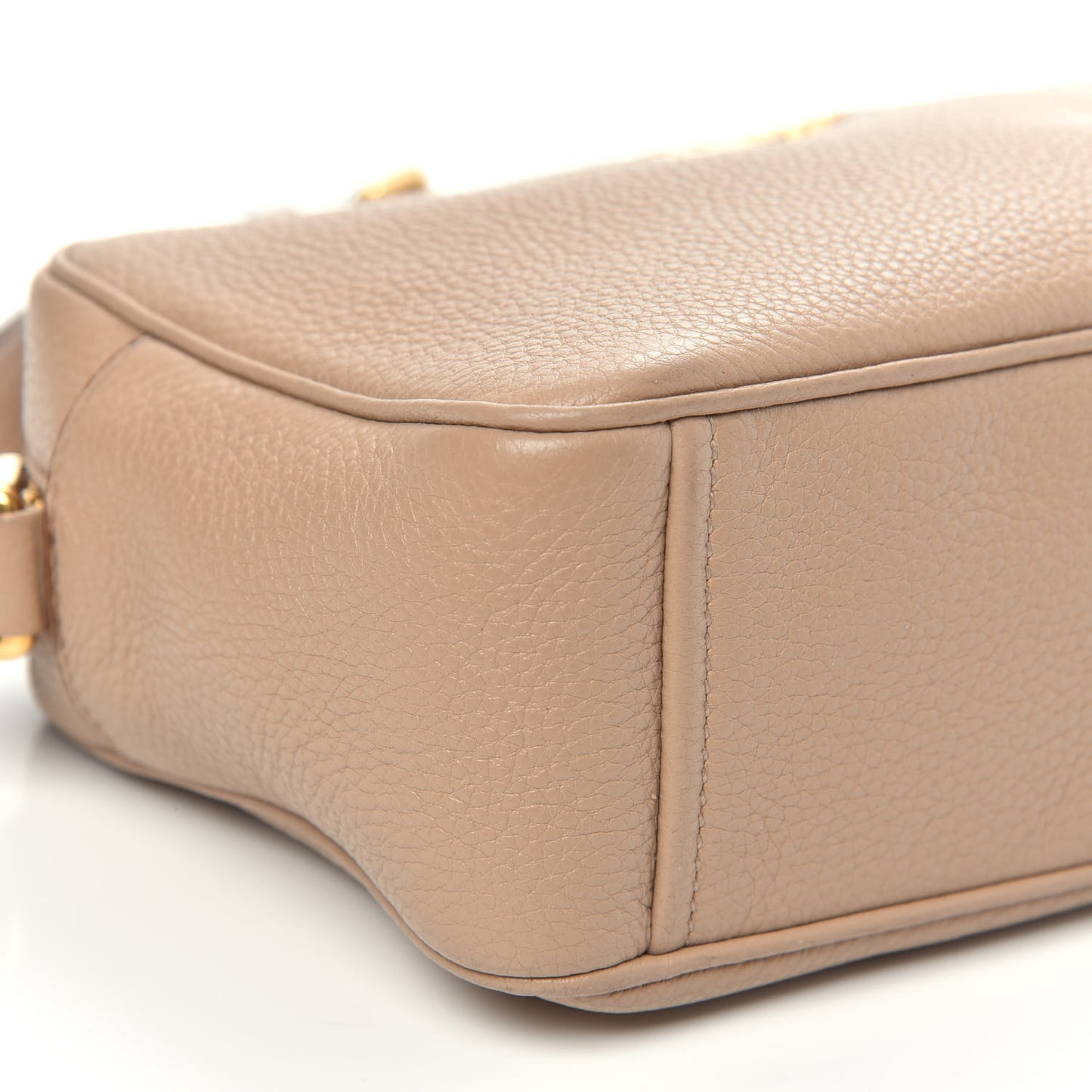 Vitello Daino Camera Crossbody Cammeo