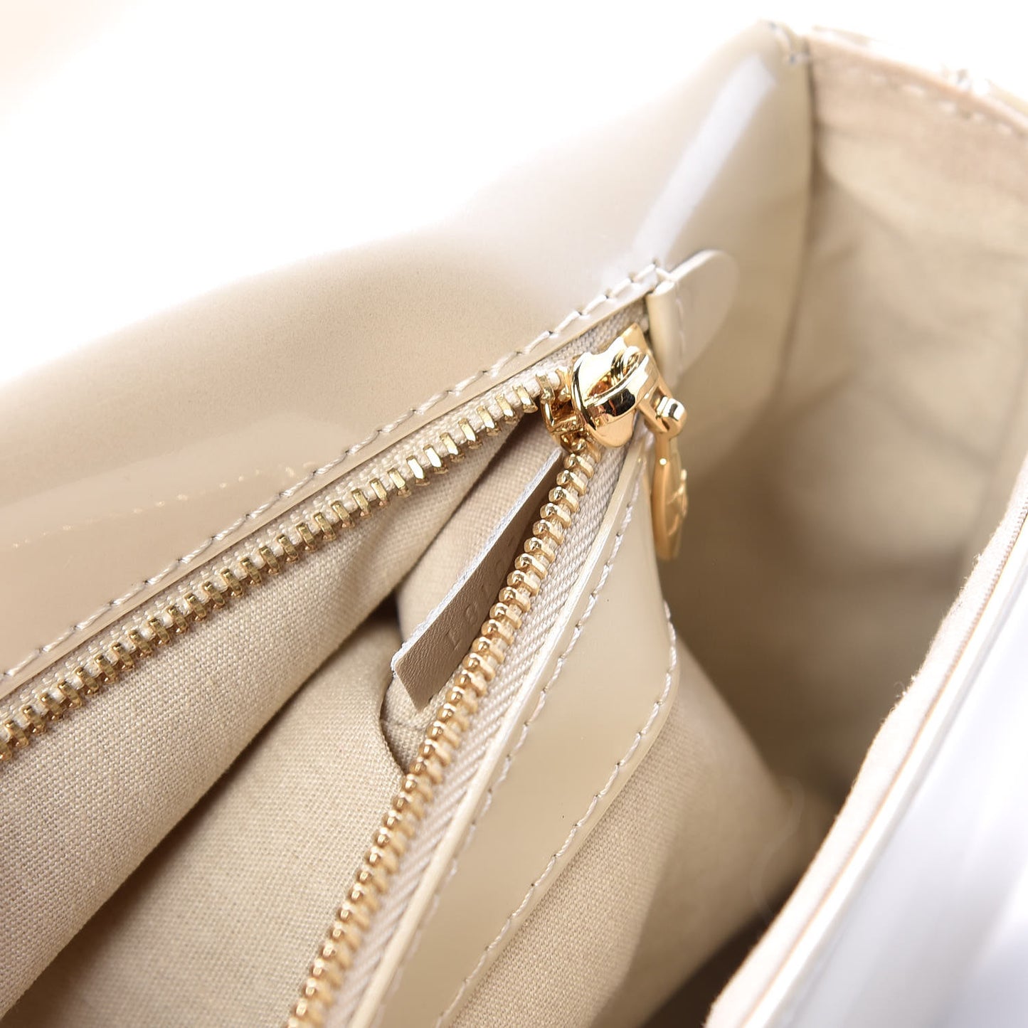 Patent Sobe Clutch Blanc Corail