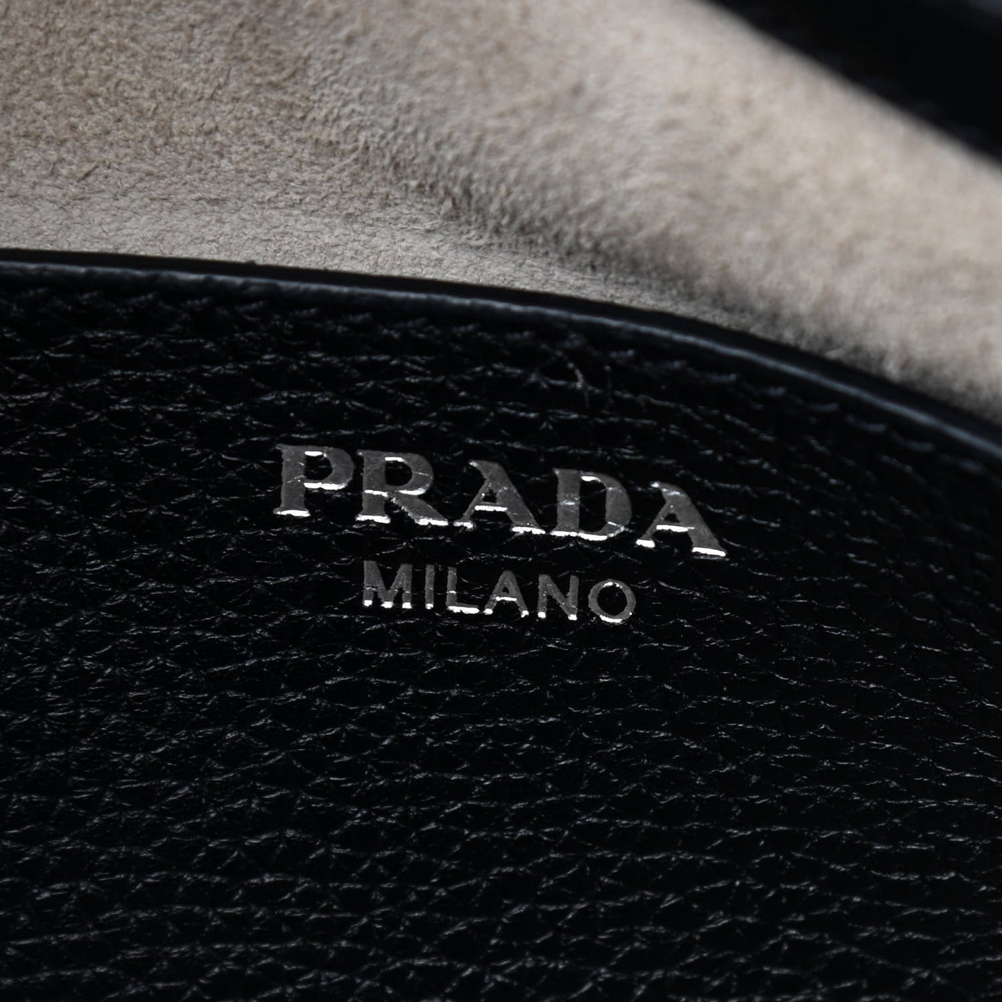 Vitello Daino Shoulder Bag Black