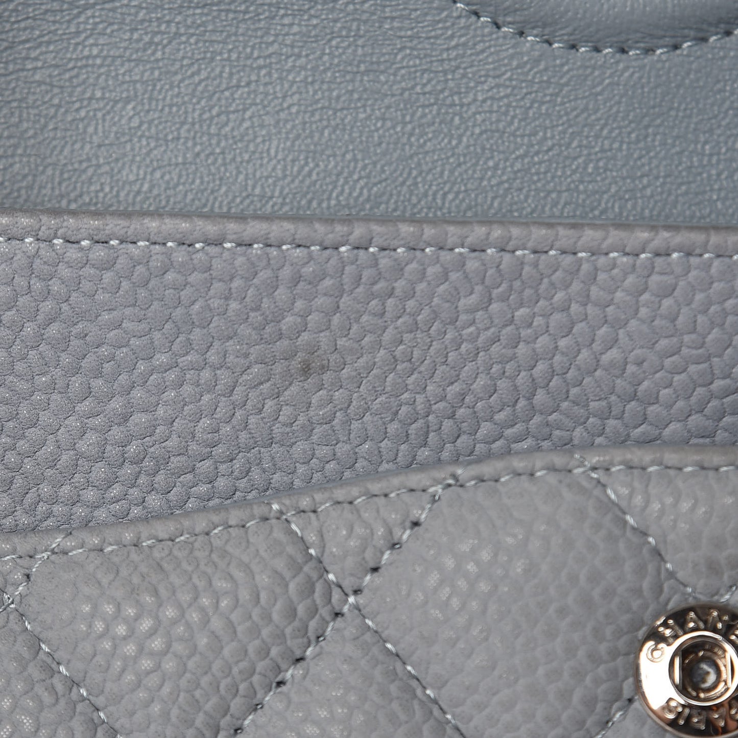 Iridescent Caviar Quilted Medium Double Flap Light Grey
