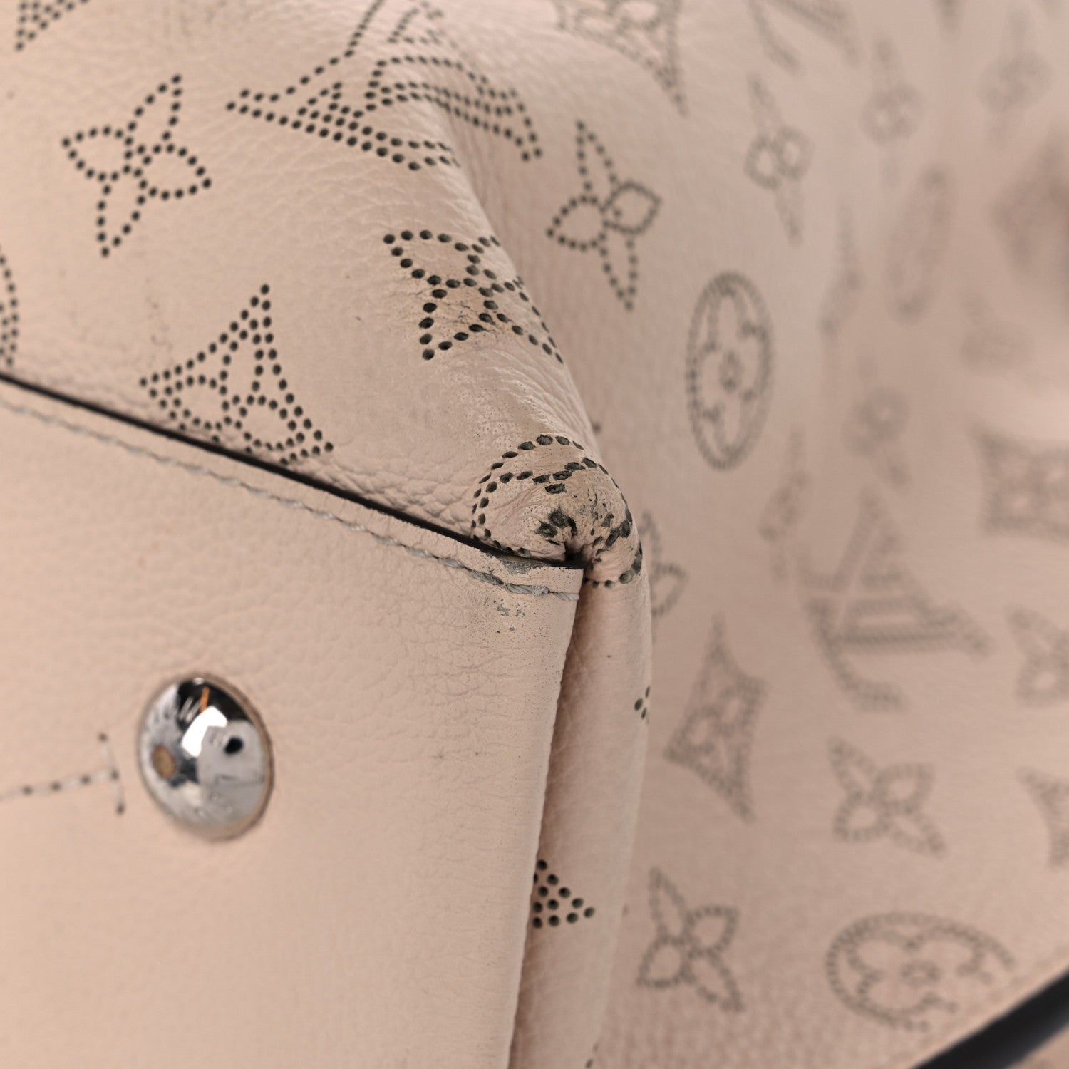 Louis Vuitton Mahina Muria Creme 8 of 12