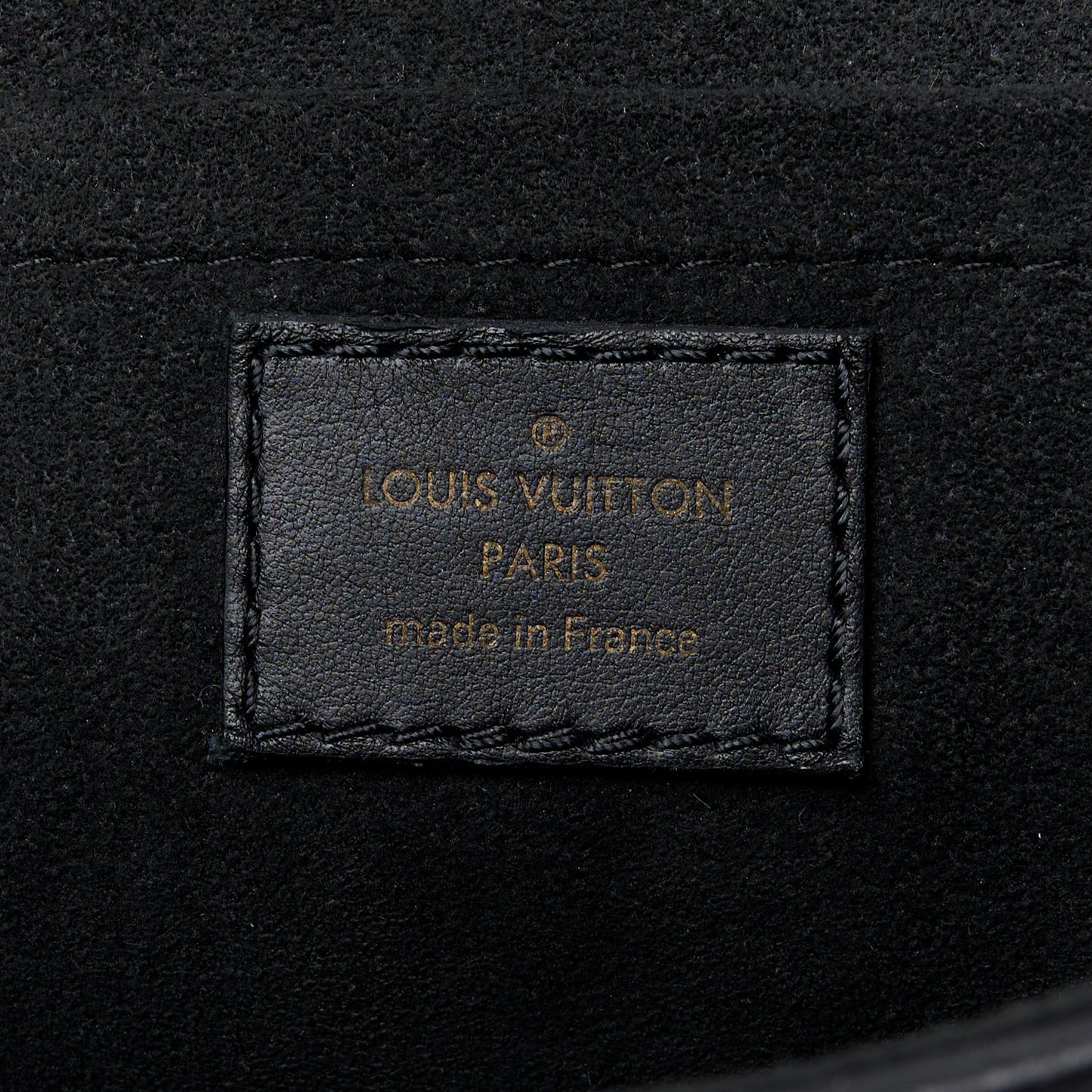 Calfskin New Wave Chain PM Black