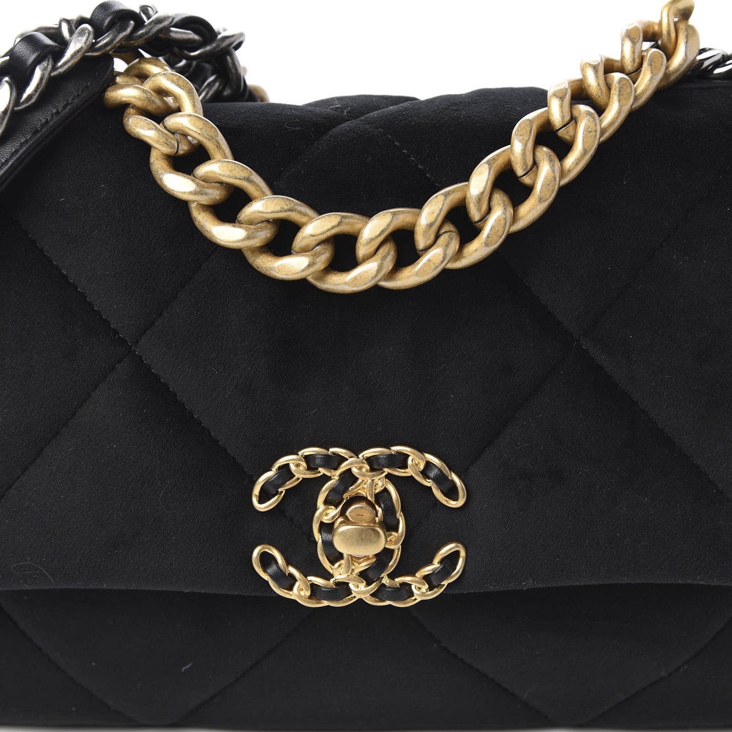 Velvet Quilted Medium 19 Flap Black