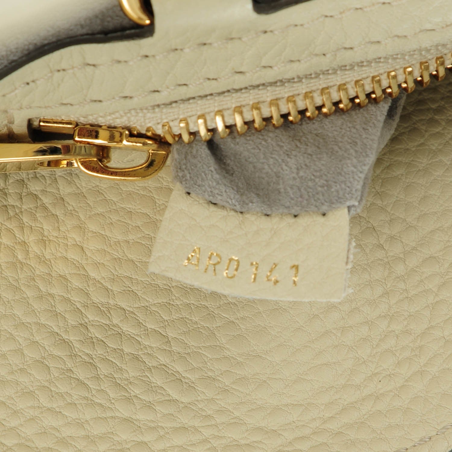 Louis Vuitton Mahina Cirrus MM Lin 7 of 7