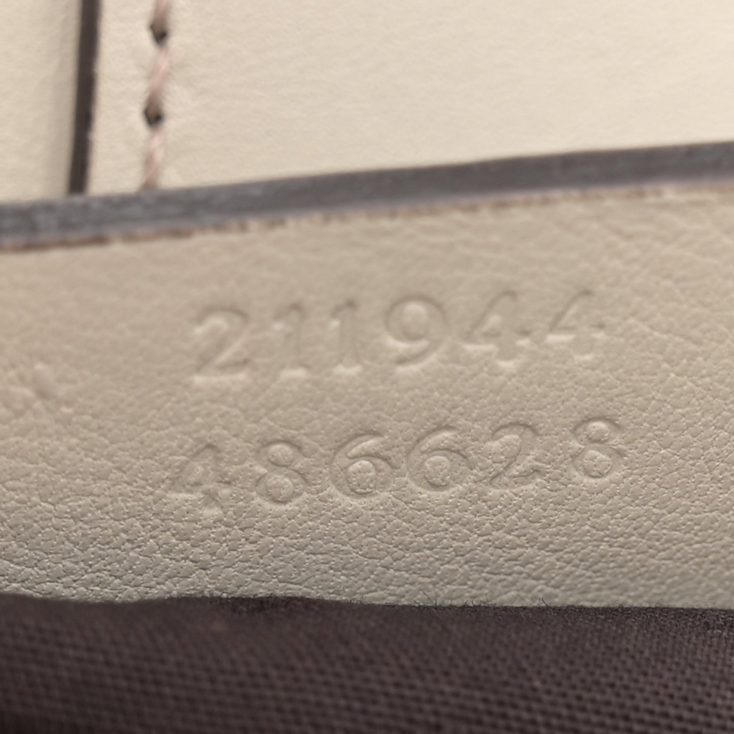 Guccissima Medium Sukey Tote Mystic White
