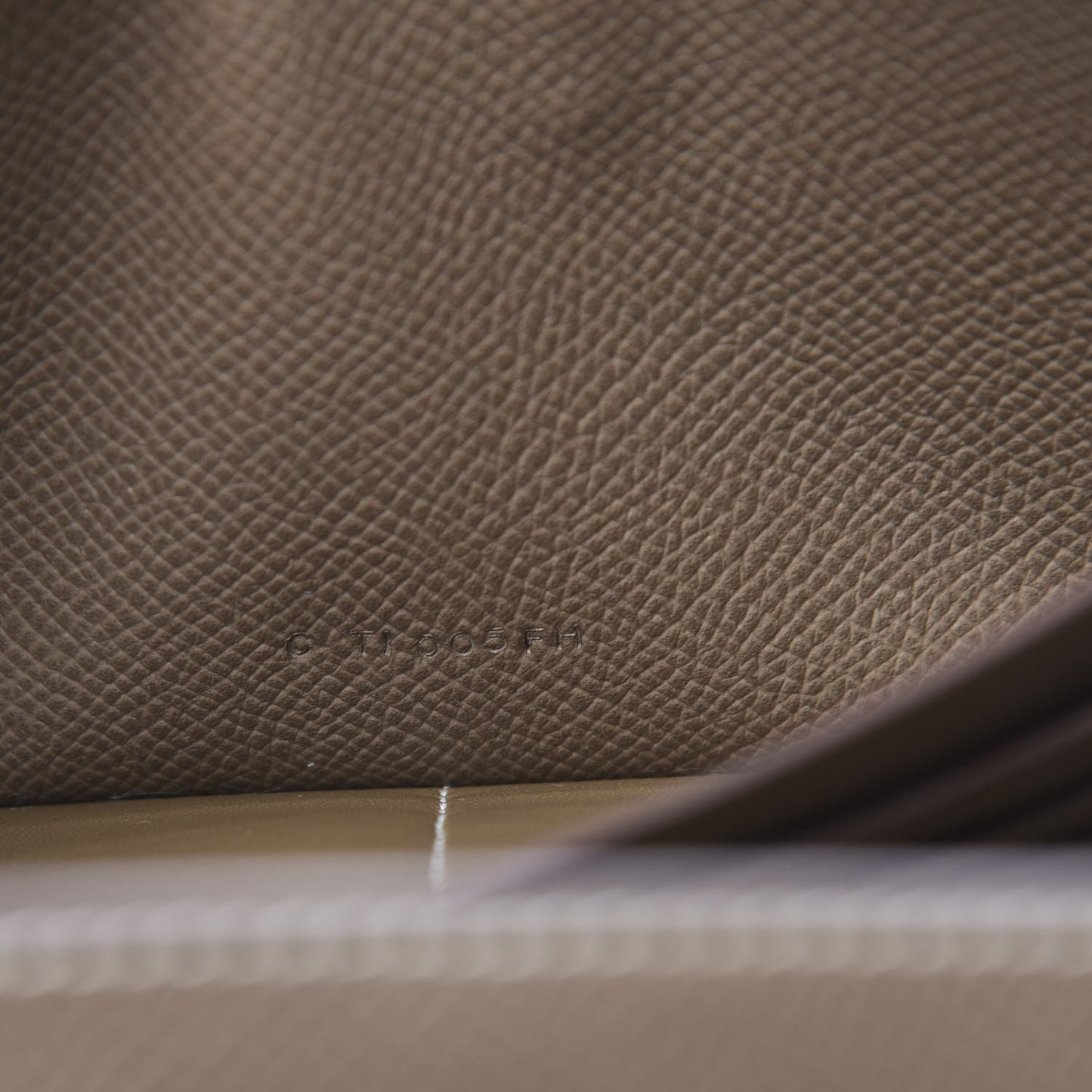 Epsom Kelly Longue Wallet Etoupe