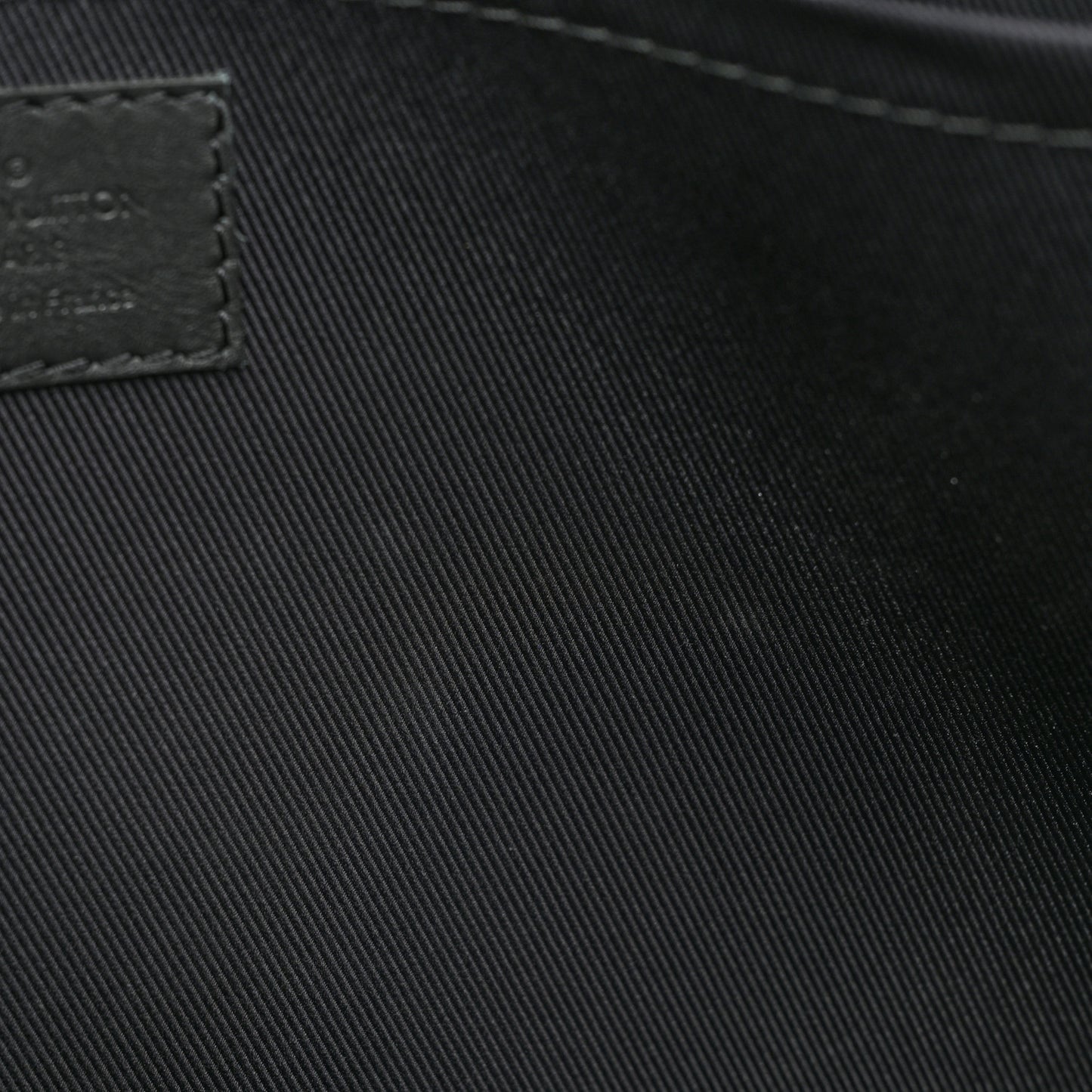Damier Infini Discovery Pochette GM Onyx