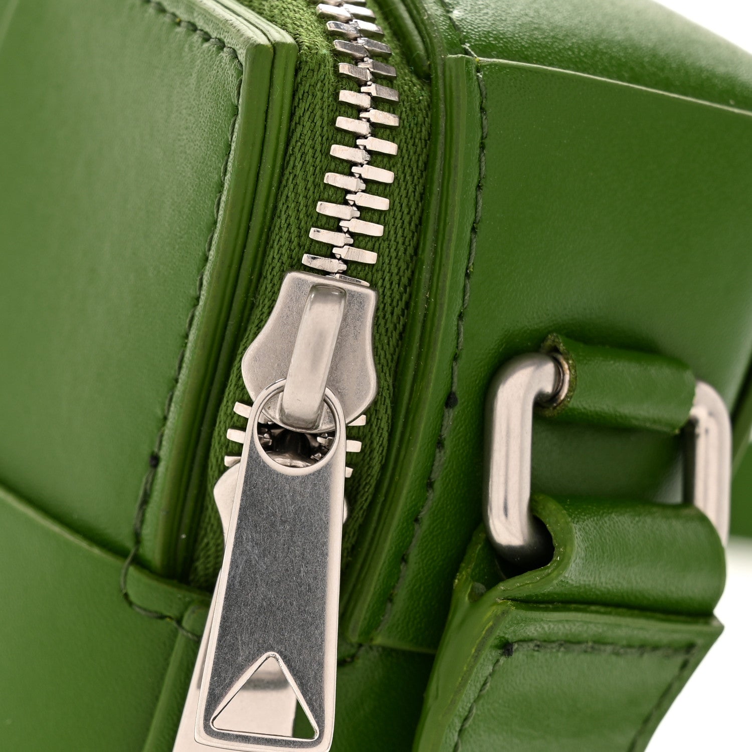Bottega Veneta Calfskin Maxi Intrecciato Cassette Camera Bag