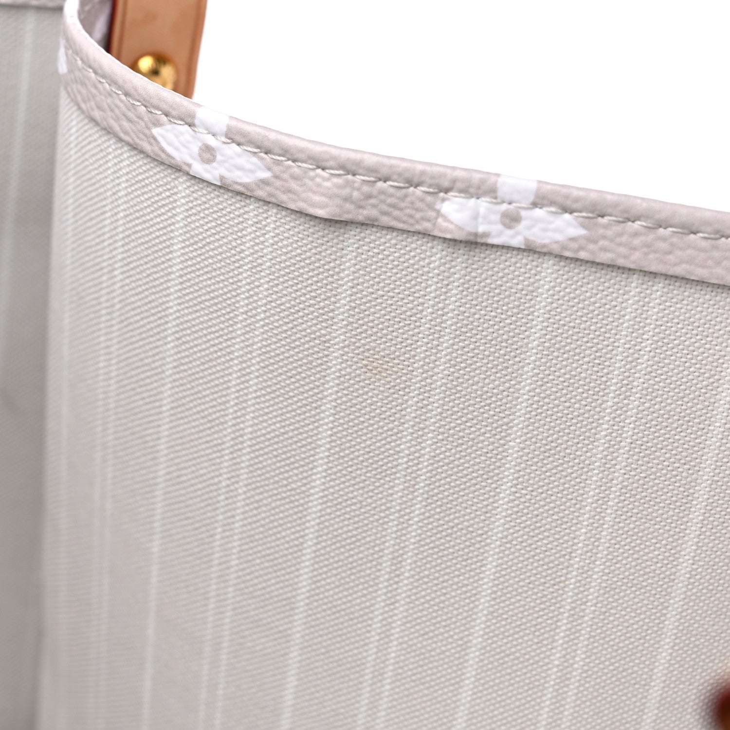 Louis Vuitton Monogram Giant By The Pool OnTheGo GM Brume 9 of 11