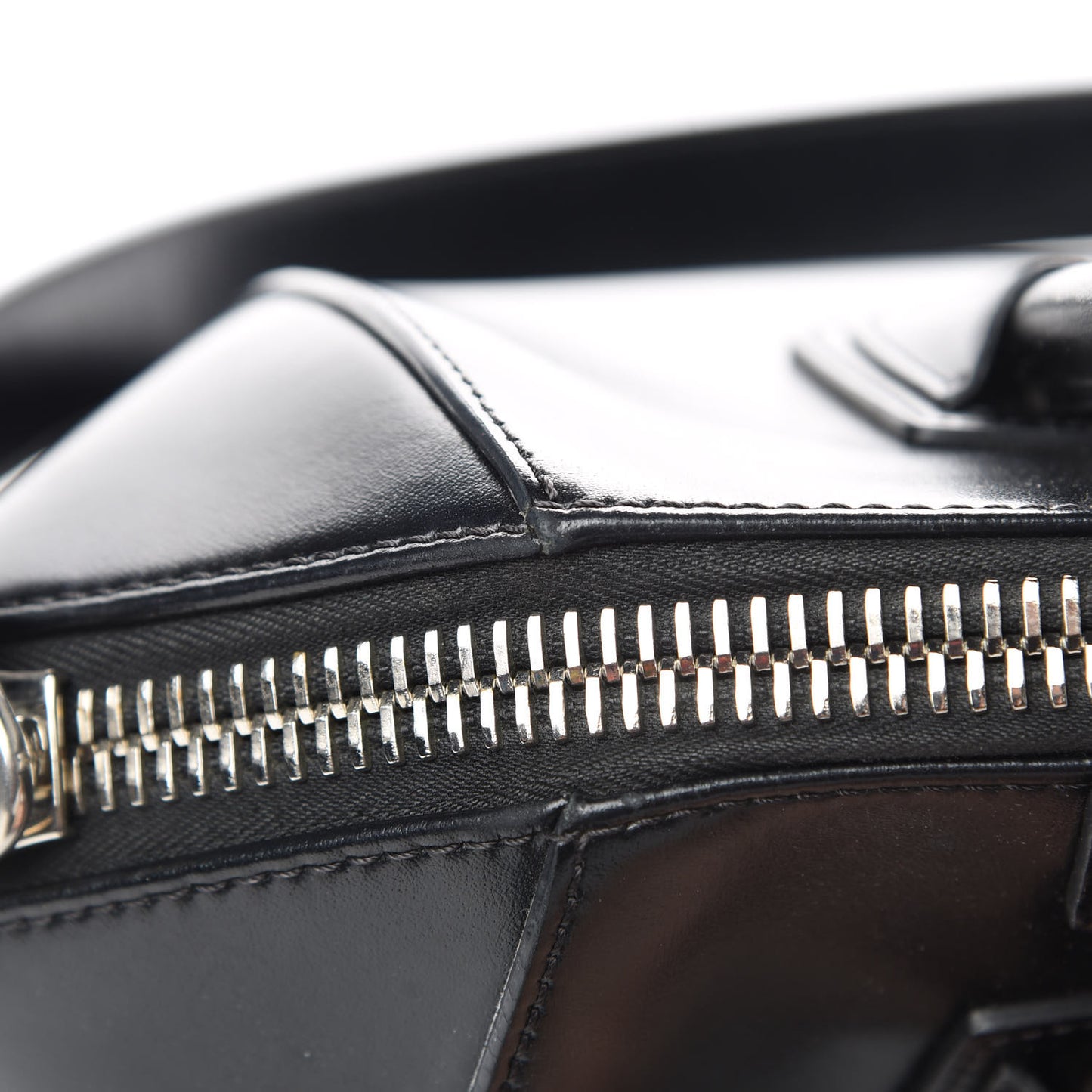 Shiny Lord Calfskin Medium Antigona Black
