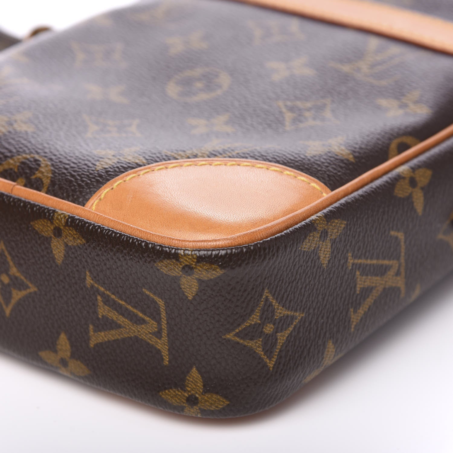 Louis Vuitton Monogram Danube 21 7 of 8