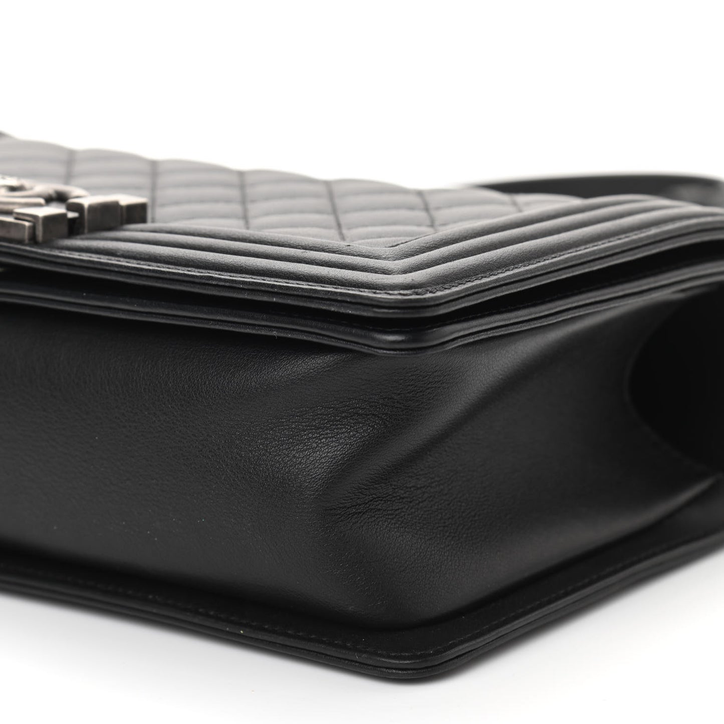 Caviar Quilted Medium Boy Flap Black