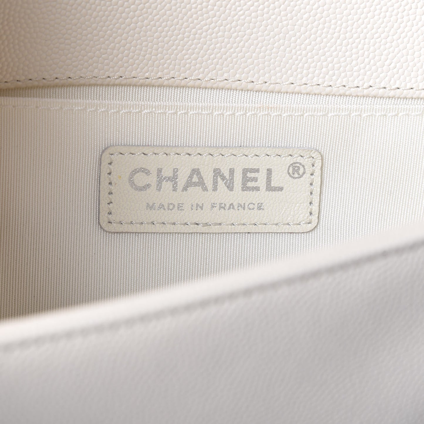 Caviar Quilted Medium Boy Flap Ivory