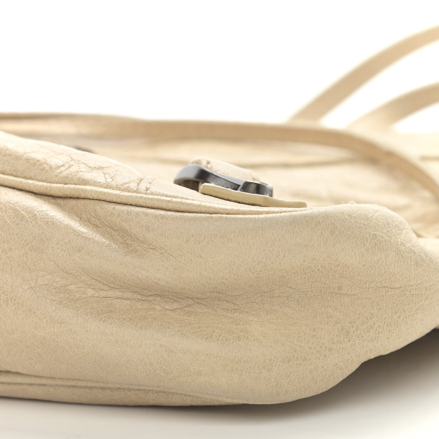 Chevre Classic Hardware Hip Praline