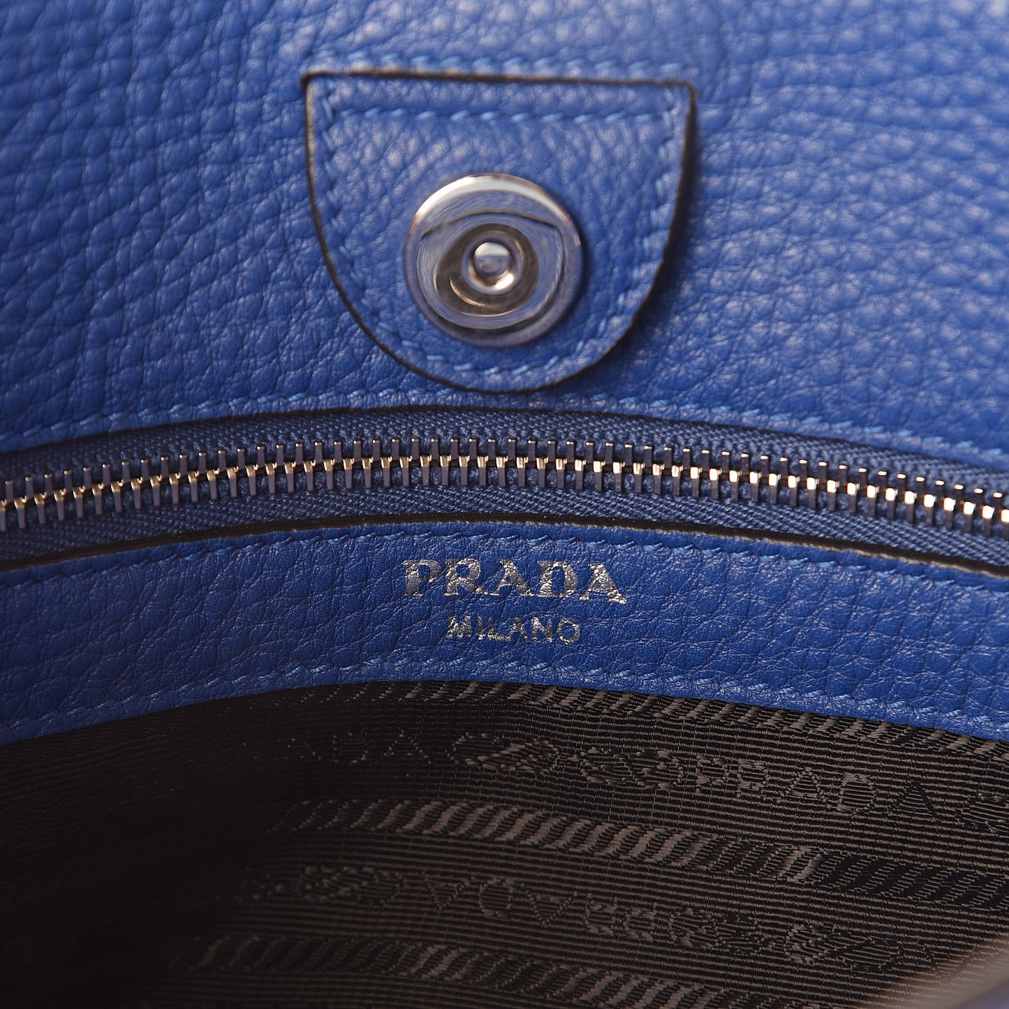 Vitello Daino Bucket Bag Royal