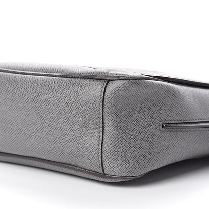Louis Vuitton Taiga Roman MM Messenger Glacier 10 of 10