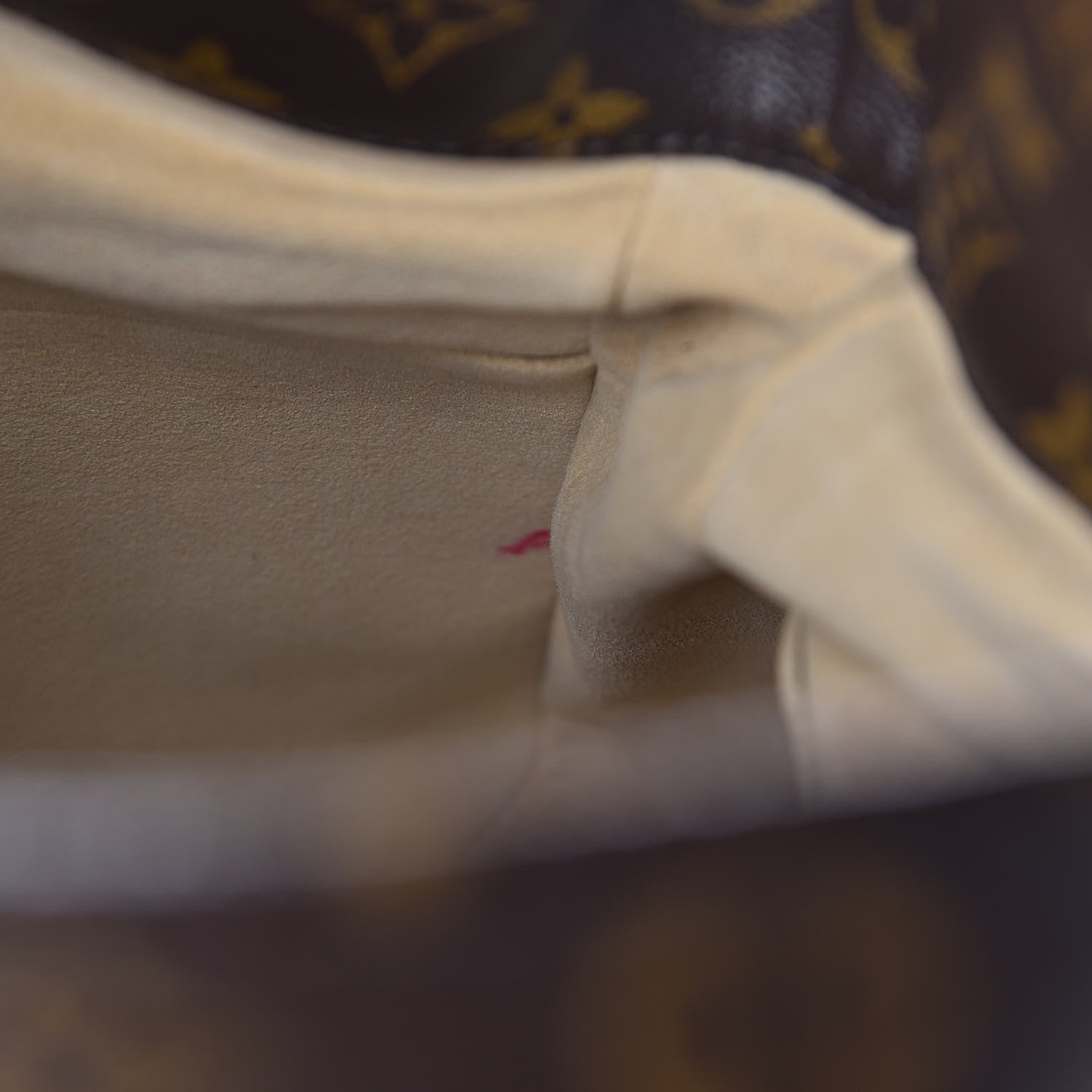 Louis Vuitton Monogram Artsy MM 7 of 10