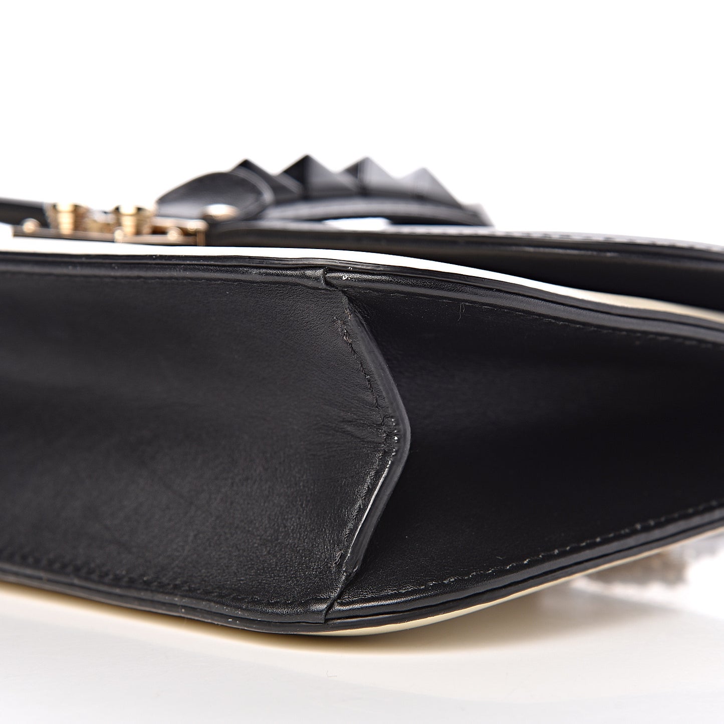 Vitello Medium Glam Lock Rockstud Flap Black Light Ivory