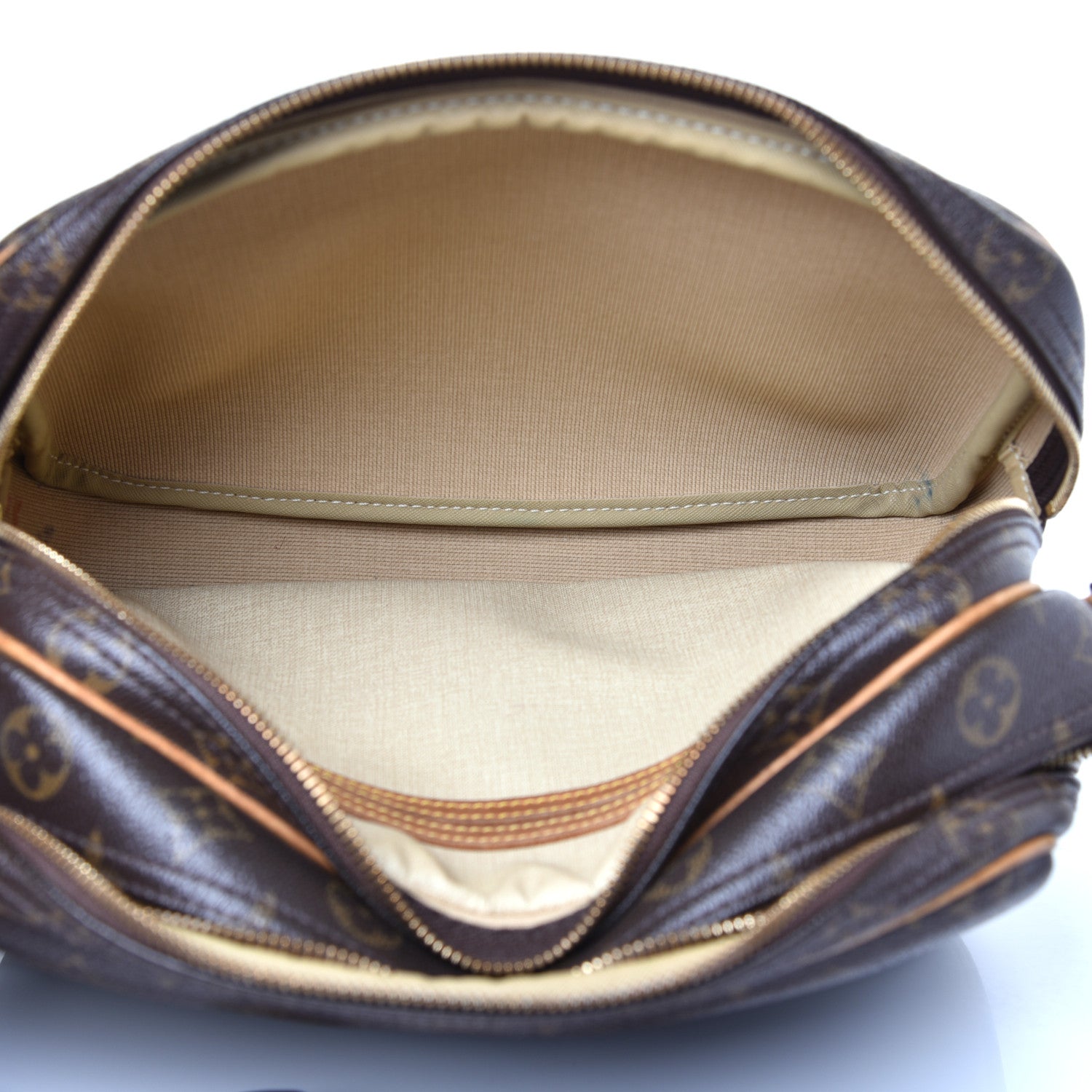Louis Vuitton Monogram Reporter PM 6 of 17