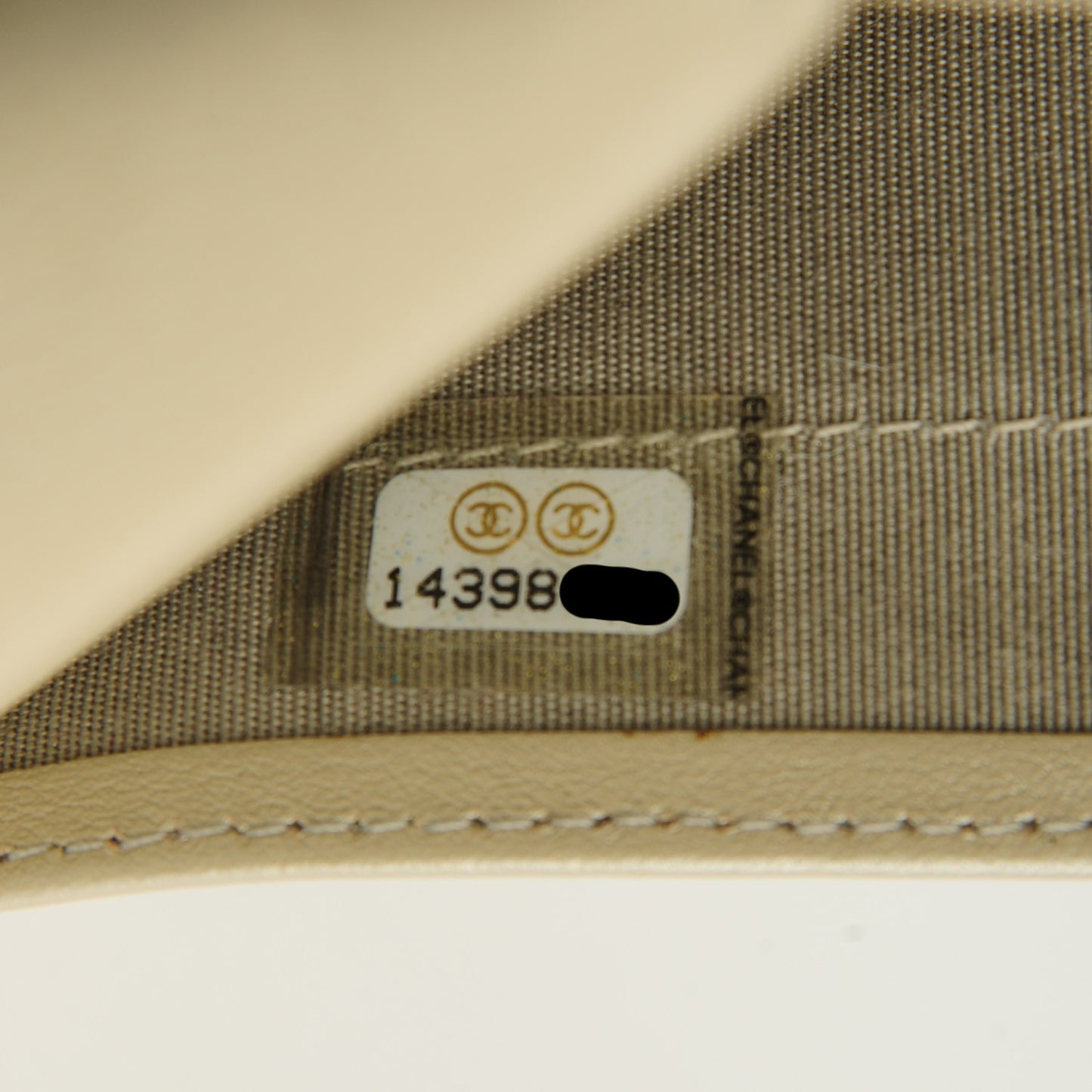 Caviar Sevruga Yen Wallet Pearl