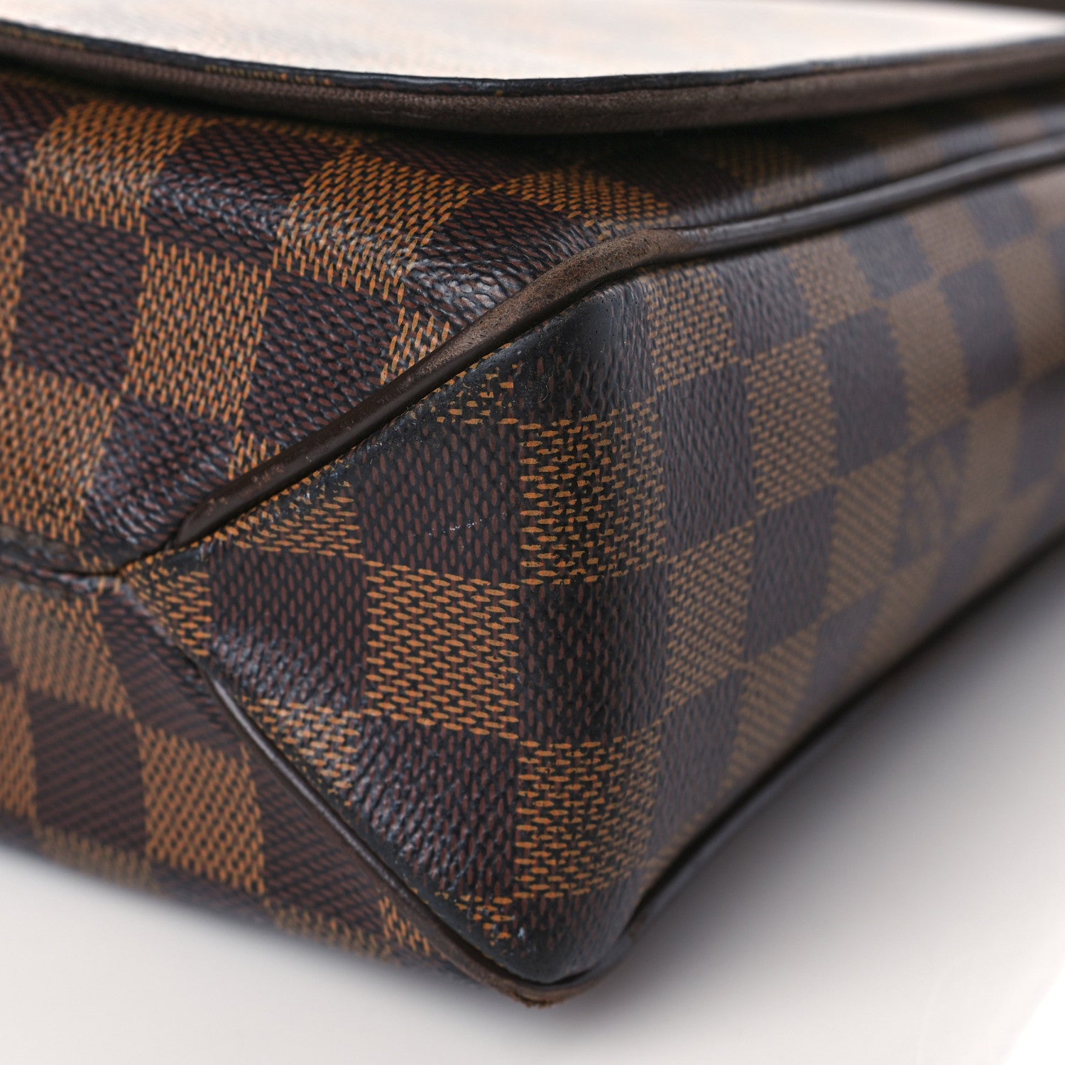 Louis Vuitton Damier Ebene District MM 8 of 8