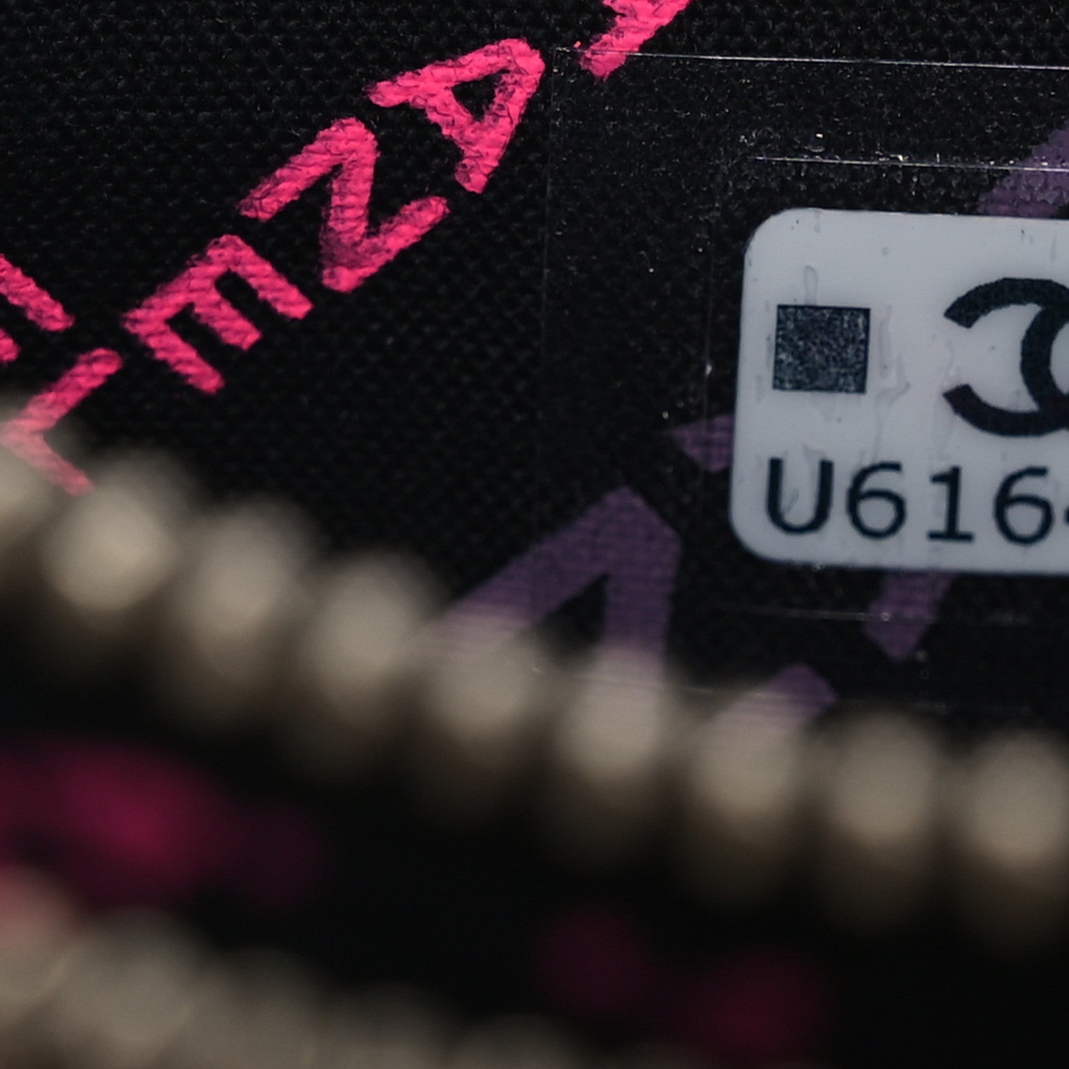 Chanel Caviar Quilted CC Logo Zip Card Holder Black 8 of 9