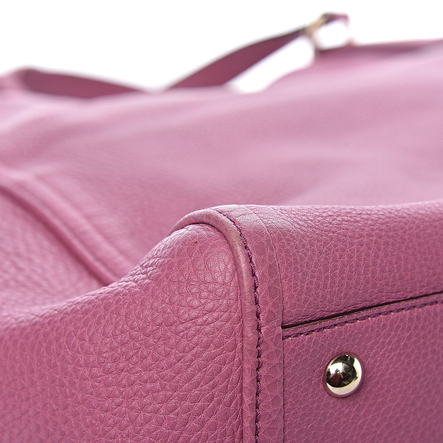 Pebbled Calfskin Medium Soho Shoulder Bag Fresia Rose