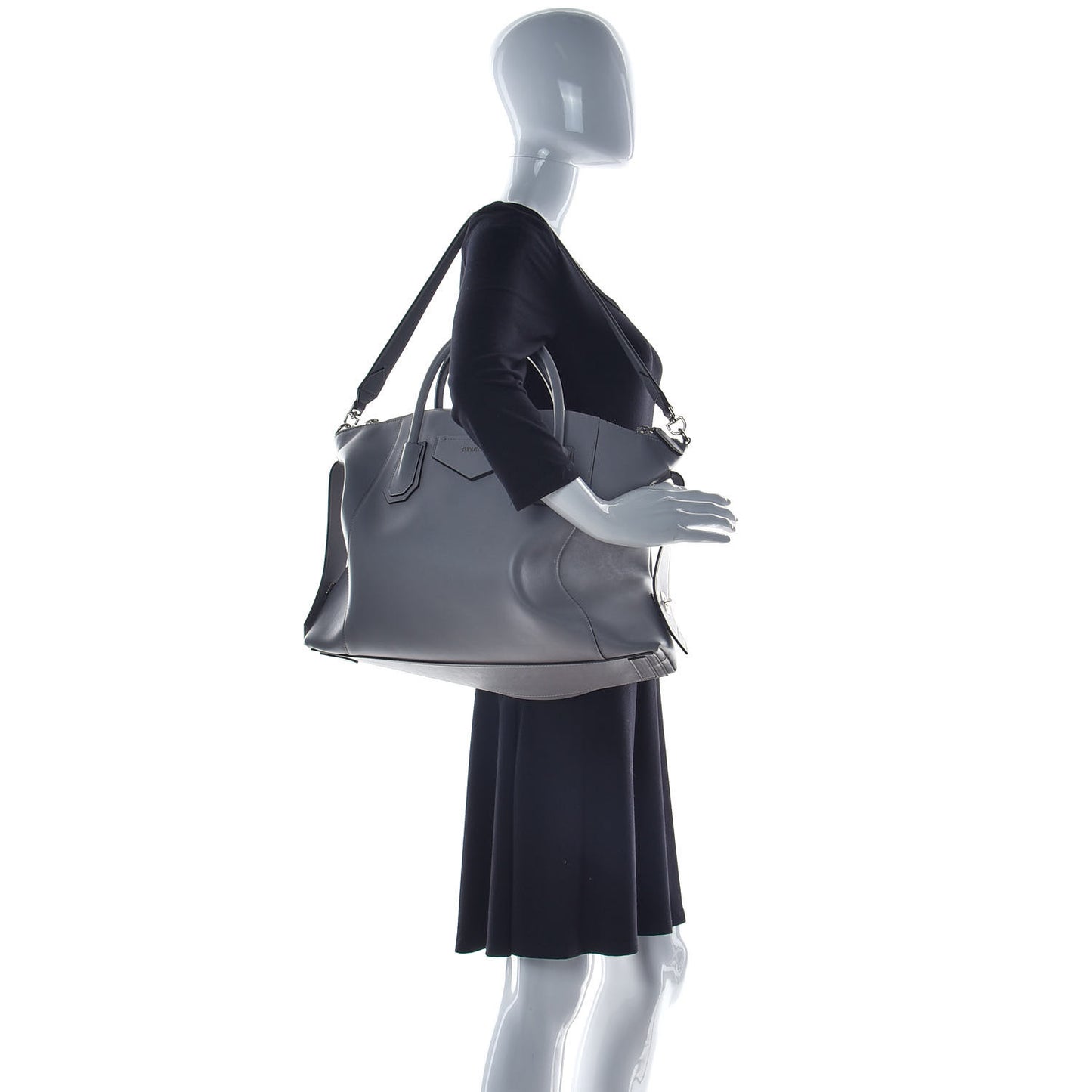Soft Calfskin Medium Soft Antigona Pearl Grey