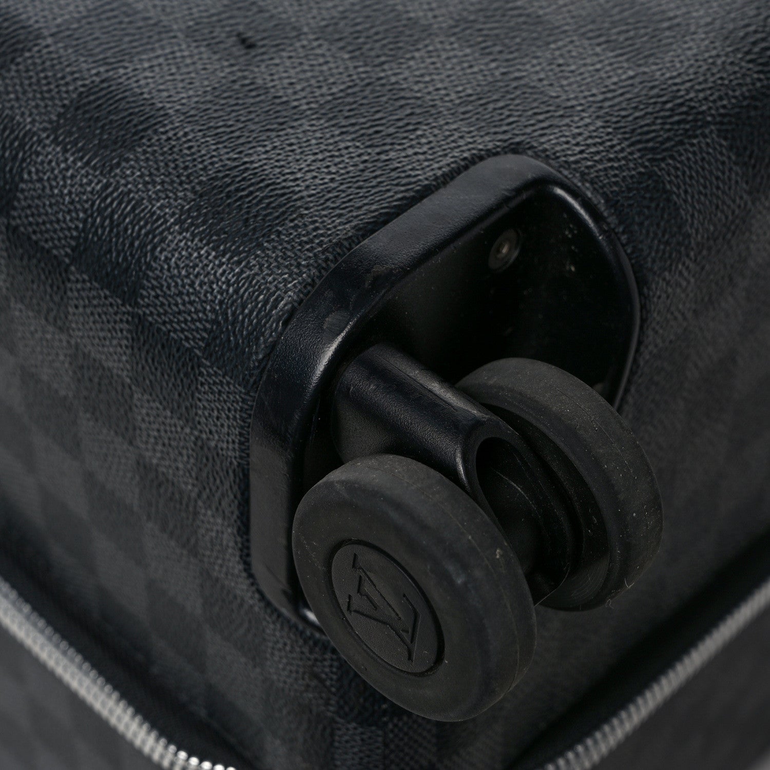 Louis Vuitton Damier Graphite Horizon 70 9 of 13