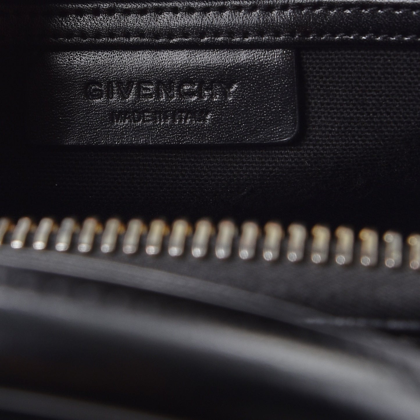 Shiny Lord Calfskin Medium Antigona Black