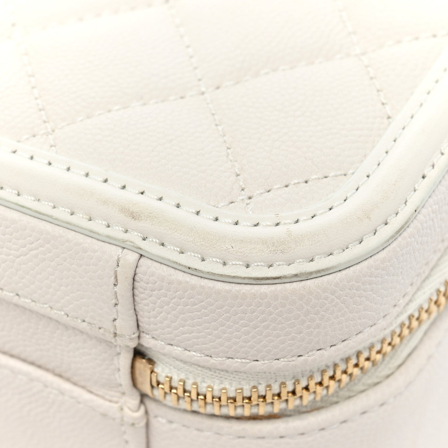 Caviar Quilted Medium CC Filigree Vanity Case White