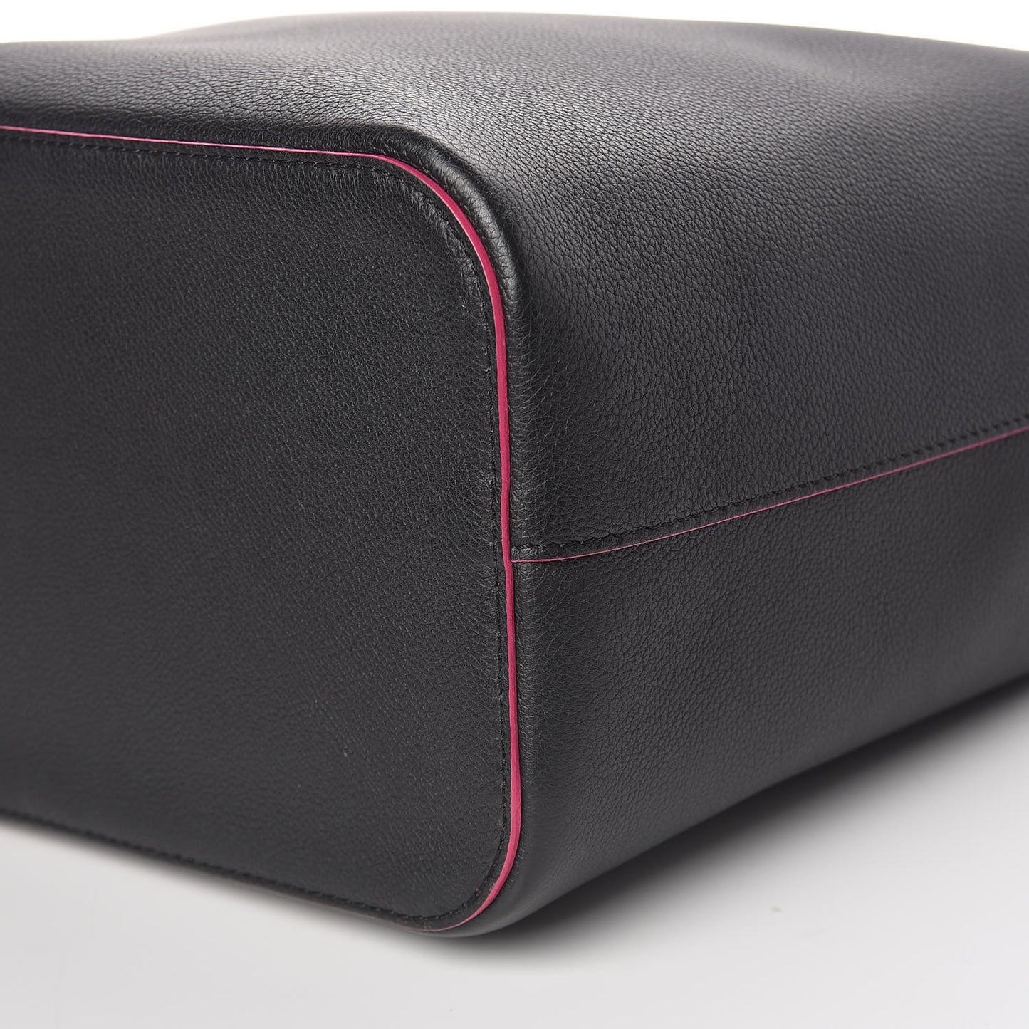 Calfskin Lockme Bucket Black