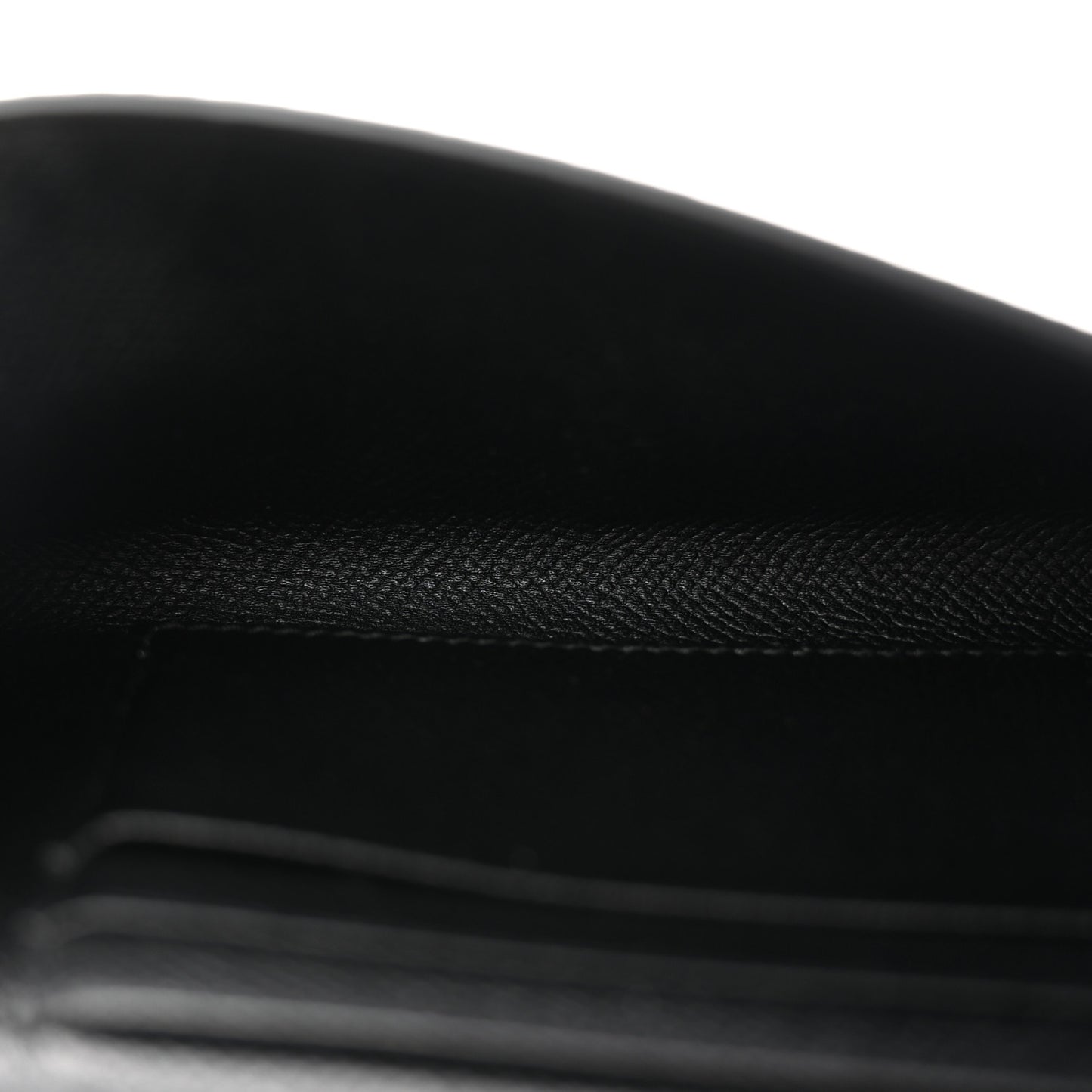 Signature Grained Calfskin Logo Ville Wallet on Chain Black