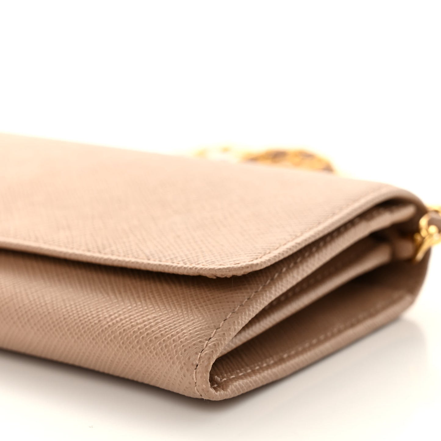 Saffiano Metal Oro Chain Wallet Cammeo